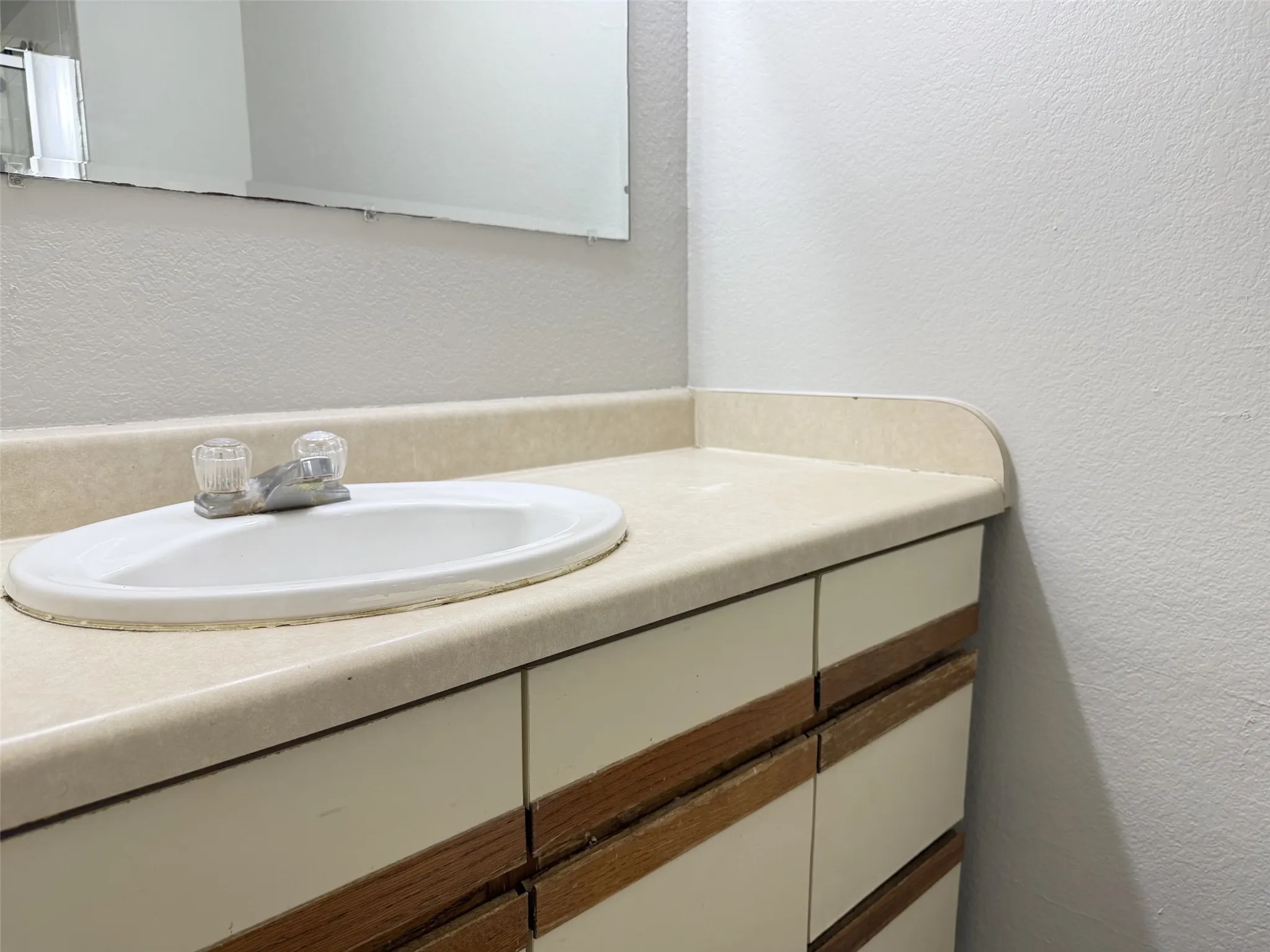 Townhouse For Rent in Denton County , 740 W Collins Street, Denton, Texas 76201, 3 Bedroom, 2 Bathroom, Garage spaces, 1,088 Sqft, built in 1984, mls#21391759, Real Estate Agent in Denton, Homes For Rent in Denton county, Homes For Rent in Denton, Realtor in Denton Texas, Real Estate Brokerage Independent Realty Texas, Luminita Cordes Realtor