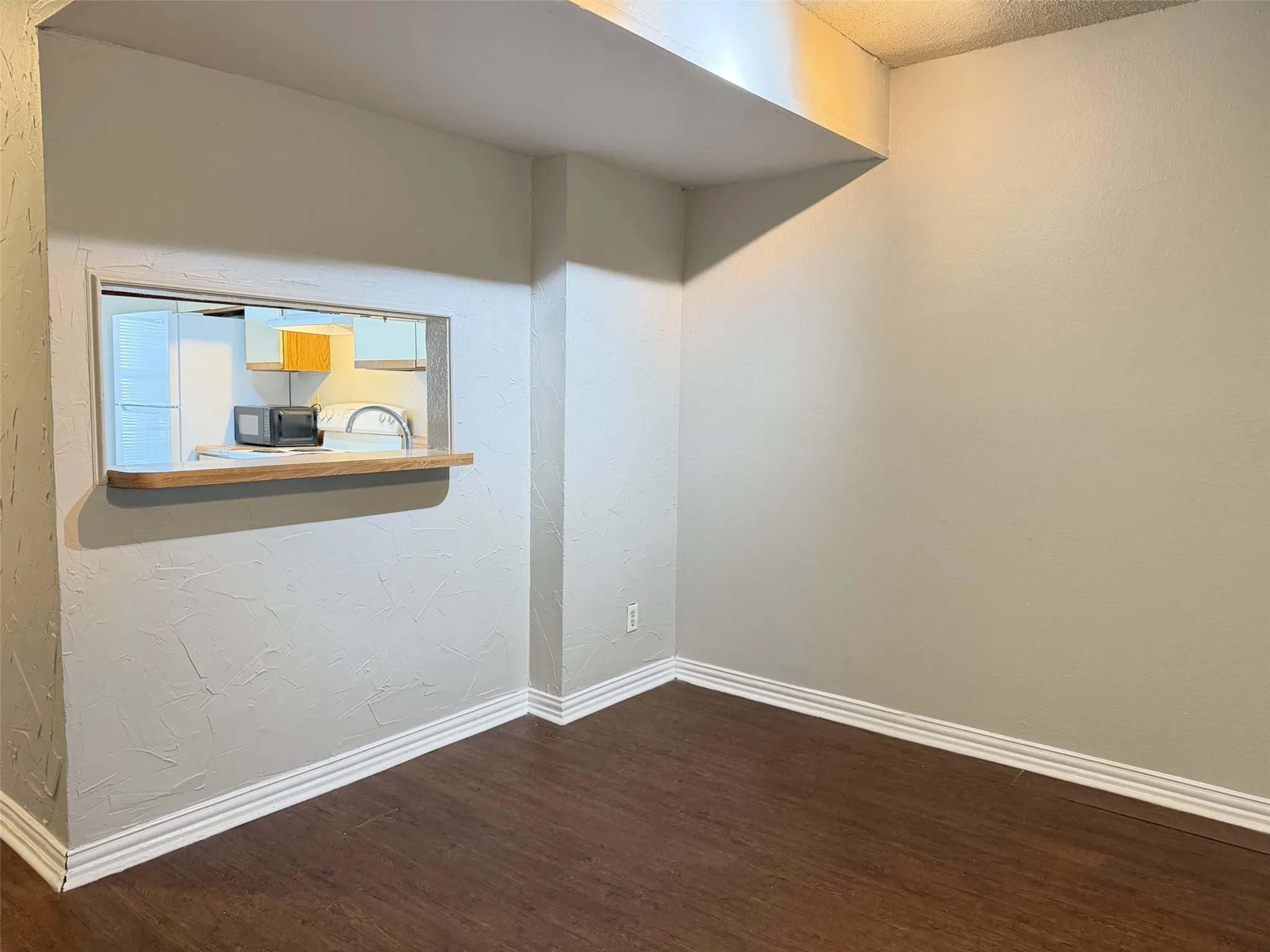 Townhouse For Rent in Denton County , 740 W Collins Street, Denton, Texas 76201, 3 Bedroom, 2 Bathroom, Garage spaces, 1,088 Sqft, built in 1984, mls#21391759, Real Estate Agent in Denton, Homes For Rent in Denton county, Homes For Rent in Denton, Realtor in Denton Texas, Real Estate Brokerage Independent Realty Texas, Luminita Cordes Realtor