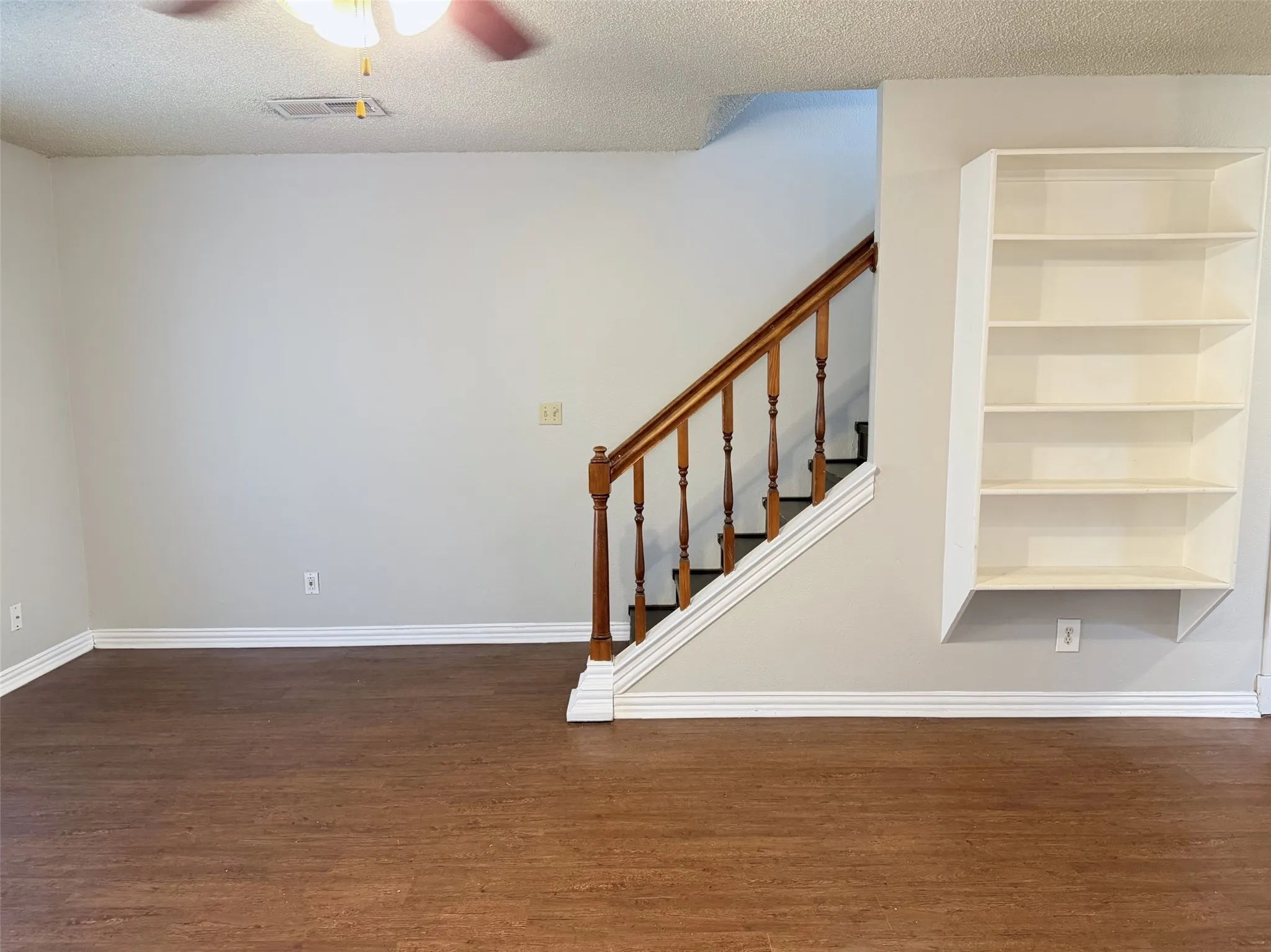Townhouse For Rent in Denton County , 740 W Collins Street, Denton, Texas 76201, 3 Bedroom, 2 Bathroom, Garage spaces, 1,088 Sqft, built in 1984, mls#21391759, Real Estate Agent in Denton, Homes For Rent in Denton county, Homes For Rent in Denton, Realtor in Denton Texas, Real Estate Brokerage Independent Realty Texas, Luminita Cordes Realtor