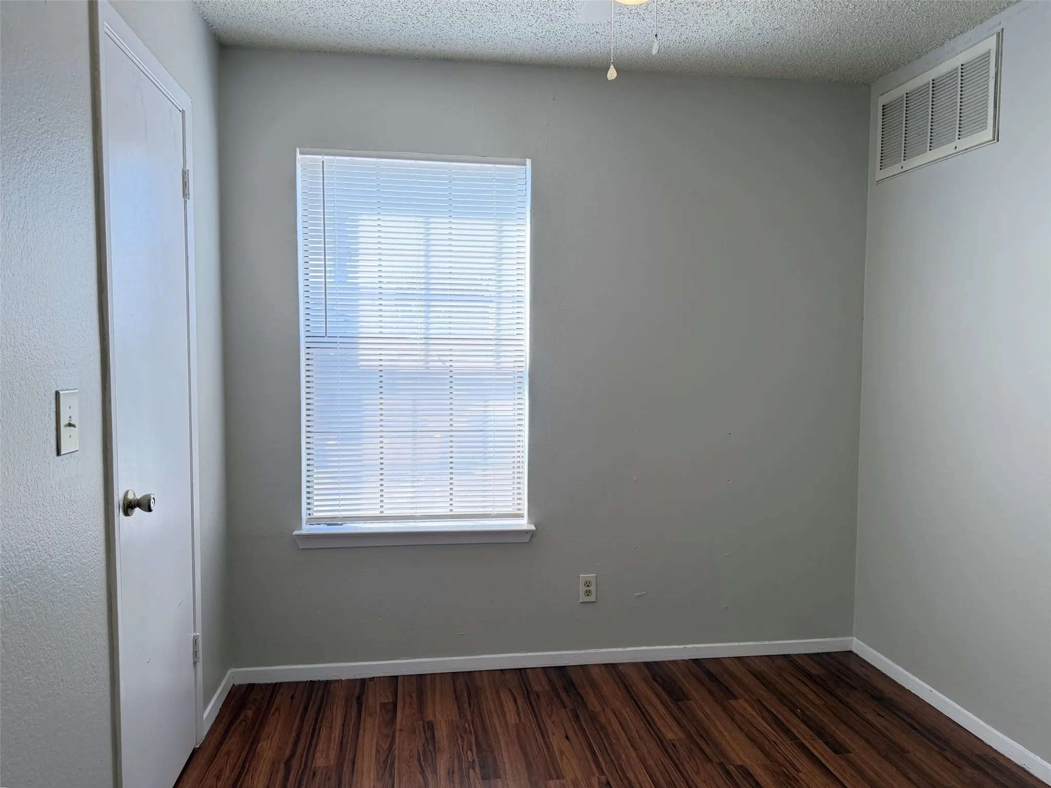 Townhouse For Rent in Denton County , 740 W Collins Street, Denton, Texas 76201, 3 Bedroom, 2 Bathroom, Garage spaces, 1,088 Sqft, built in 1984, mls#21391759, Real Estate Agent in Denton, Homes For Rent in Denton county, Homes For Rent in Denton, Realtor in Denton Texas, Real Estate Brokerage Independent Realty Texas, Luminita Cordes Realtor