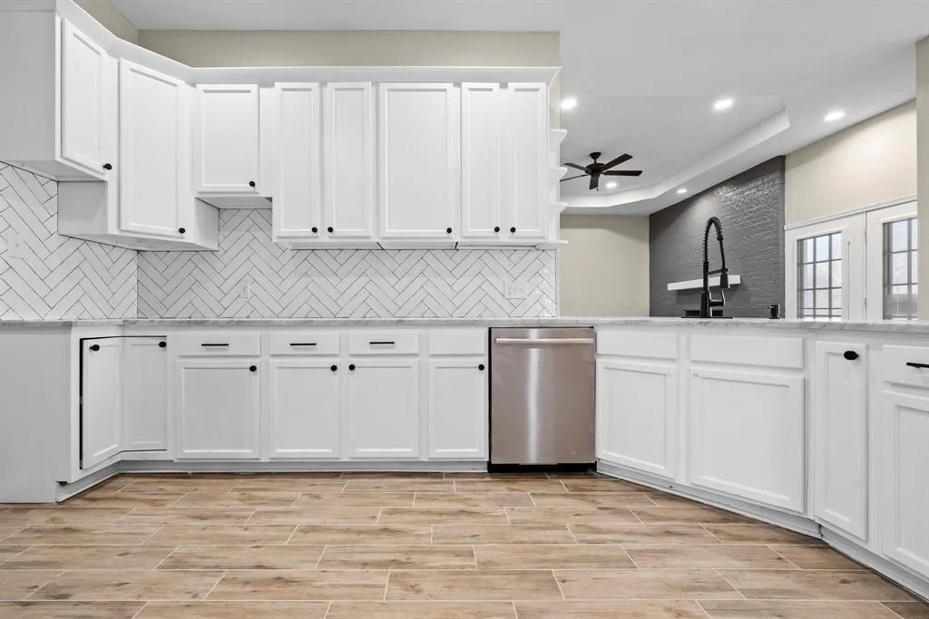Single Family Residence For Rent in Tarrant County , 894 Tate Street, Mansfield, Texas 76063, 4 Bedroom, 4 Bathroom, 2 Garage spaces, 3,096 Sqft, built in 2002, mls#21391765, Real Estate Agent in Mansfield, Homes For Rent in Tarrant county, Homes For Rent in Mansfield, Realtor in Mansfield Texas, Real Estate Brokerage Independent Realty Texas, Luminita Cordes Realtor