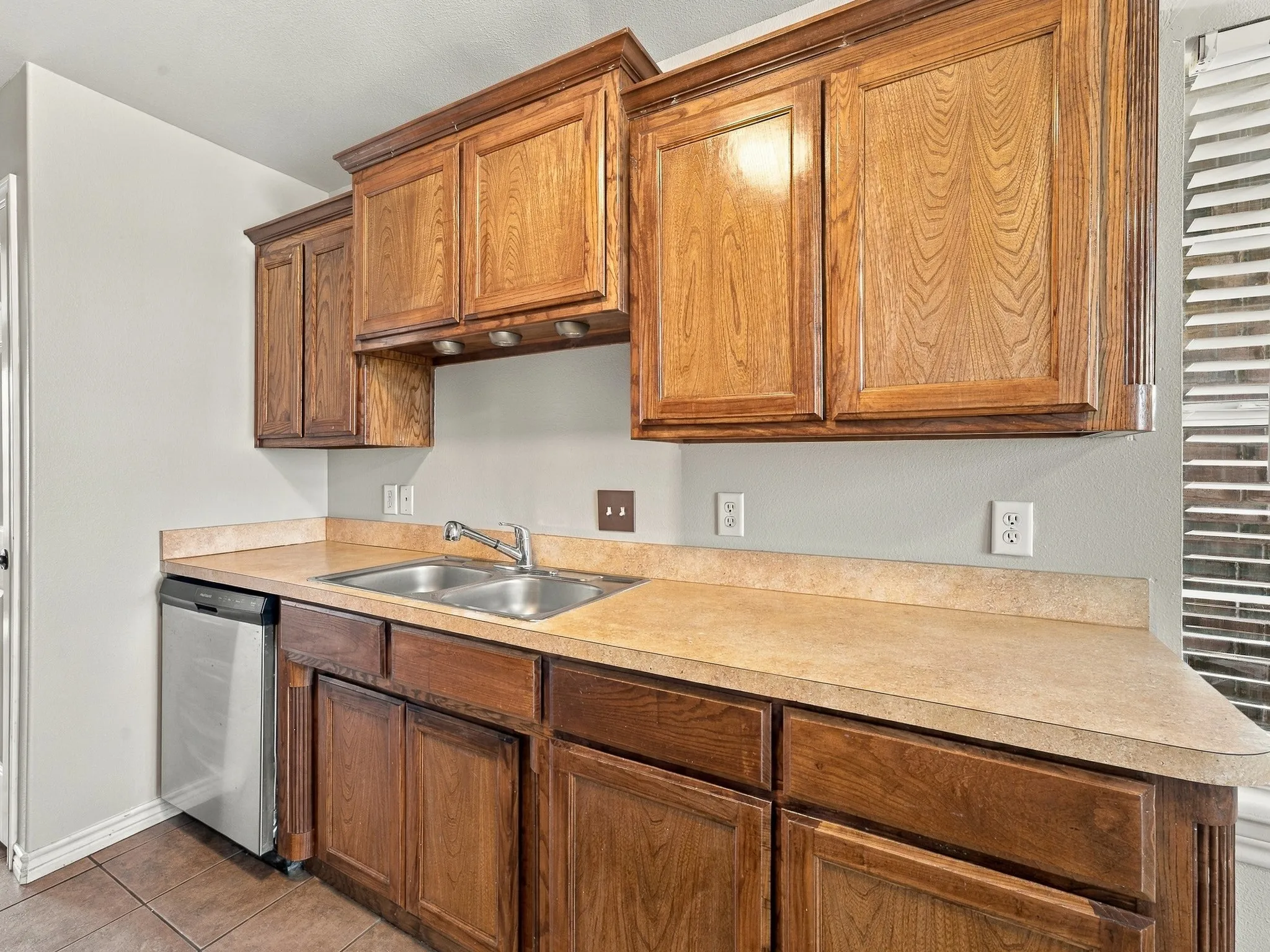 Single Family Residence For Sale in Wise County , 1711 Chenoweth Street, Decatur, Texas 76234, 3 Bedroom, 2 Bathroom, 2 Garage spaces, 1,205 Sqft, built in 2005, mls#21388749, Real Estate Agent in Decatur, Homes For Sale in Wise county, Homes For Sale in Decatur, Realtor in Decatur Texas, Real Estate Brokerage Independent Realty Texas, Luminita Cordes Realtor