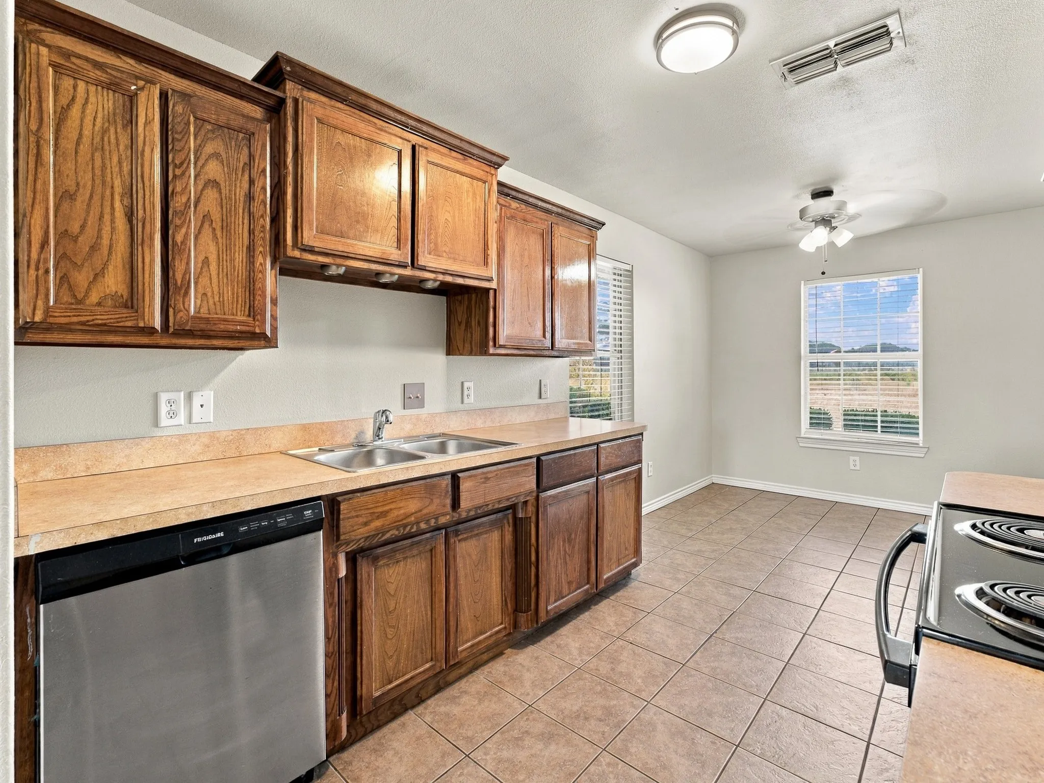 Single Family Residence For Sale in Wise County , 1711 Chenoweth Street, Decatur, Texas 76234, 3 Bedroom, 2 Bathroom, 2 Garage spaces, 1,205 Sqft, built in 2005, mls#21388749, Real Estate Agent in Decatur, Homes For Sale in Wise county, Homes For Sale in Decatur, Realtor in Decatur Texas, Real Estate Brokerage Independent Realty Texas, Luminita Cordes Realtor