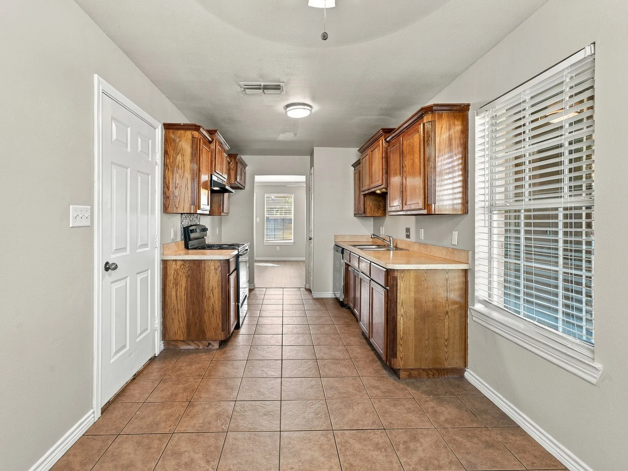 Single Family Residence For Sale in Wise County , 1711 Chenoweth Street, Decatur, Texas 76234, 3 Bedroom, 2 Bathroom, 2 Garage spaces, 1,205 Sqft, built in 2005, mls#21388749, Real Estate Agent in Decatur, Homes For Sale in Wise county, Homes For Sale in Decatur, Realtor in Decatur Texas, Real Estate Brokerage Independent Realty Texas, Luminita Cordes Realtor