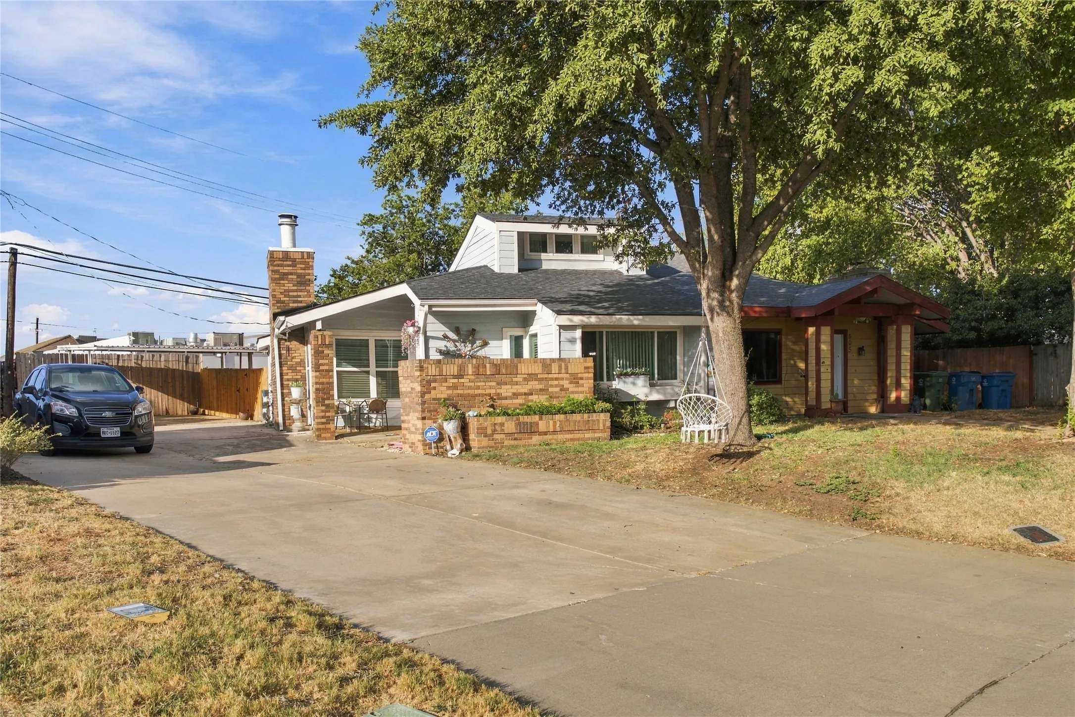 Single Family Residence For Sale in Denton County , 501 Hunters Glen Street, Lewisville, Texas 75067, 2 Bedroom, 1 Bathroom, Garage spaces, 1,143 Sqft, built in 1983, mls#21391739, Real Estate Agent in Lewisville, Homes For Sale in Denton county, Homes For Sale in Lewisville, Realtor in Lewisville Texas, Real Estate Brokerage Independent Realty Texas, Luminita Cordes Realtor