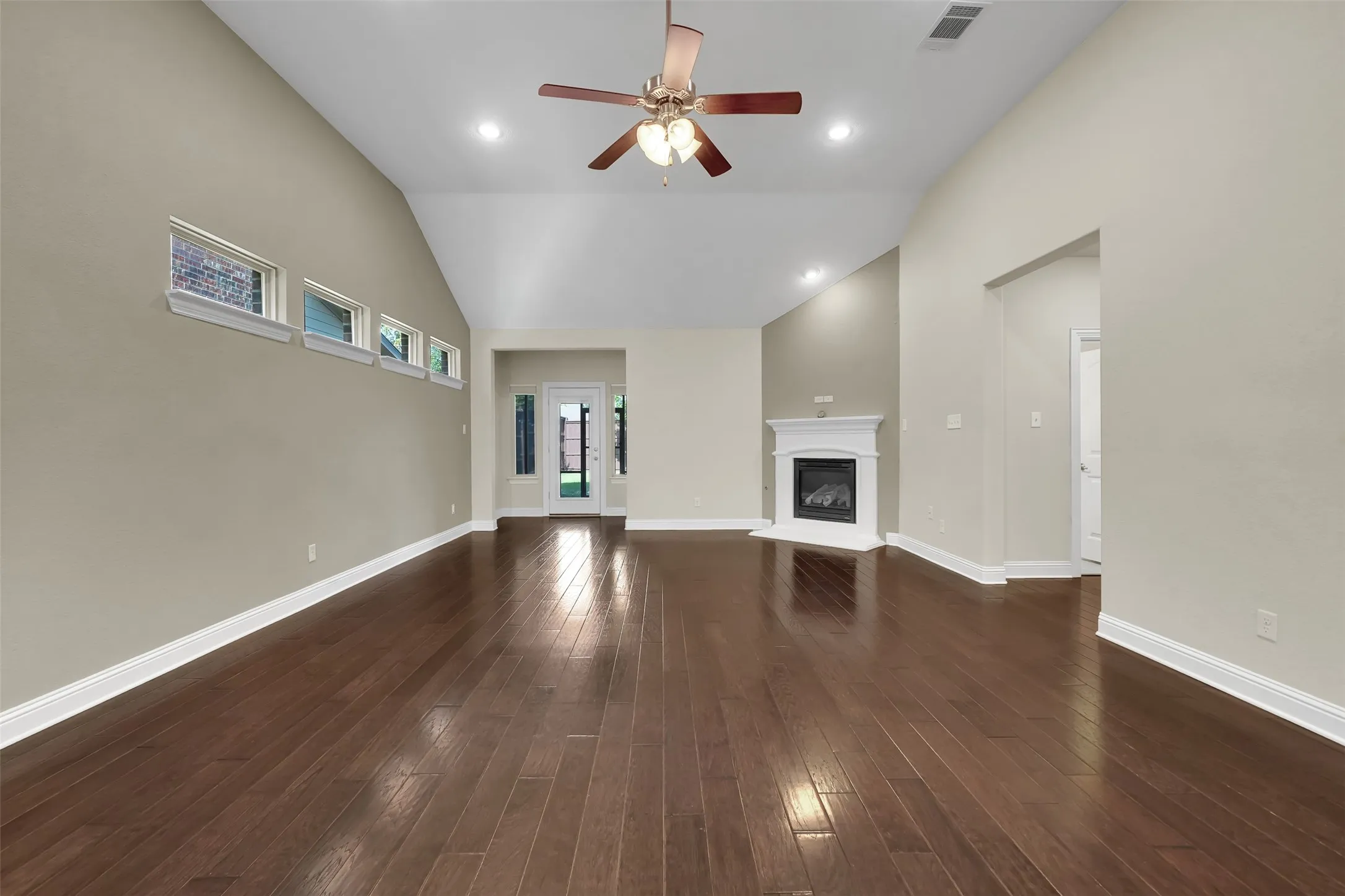 Single Family Residence For Rent in Dallas County , 5805 Zinnia Drive, Rowlett, Texas 75089, 3 Bedroom, 2 Bathroom, 2 Garage spaces, 1,936 Sqft, built in 2014, mls#21391771, Real Estate Agent in Rowlett, Homes For Rent in Dallas county, Homes For Rent in Rowlett, Realtor in Rowlett Texas, Real Estate Brokerage Independent Realty Texas, Luminita Cordes Realtor