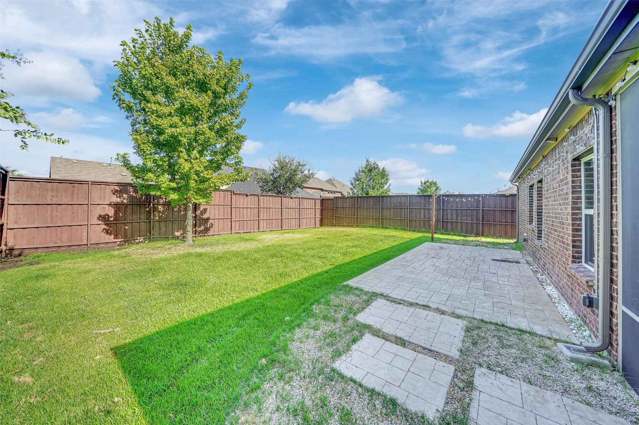 Single Family Residence For Rent in Dallas County , 5805 Zinnia Drive, Rowlett, Texas 75089, 3 Bedroom, 2 Bathroom, 2 Garage spaces, 1,936 Sqft, built in 2014, mls#21391771, Real Estate Agent in Rowlett, Homes For Rent in Dallas county, Homes For Rent in Rowlett, Realtor in Rowlett Texas, Real Estate Brokerage Independent Realty Texas, Luminita Cordes Realtor