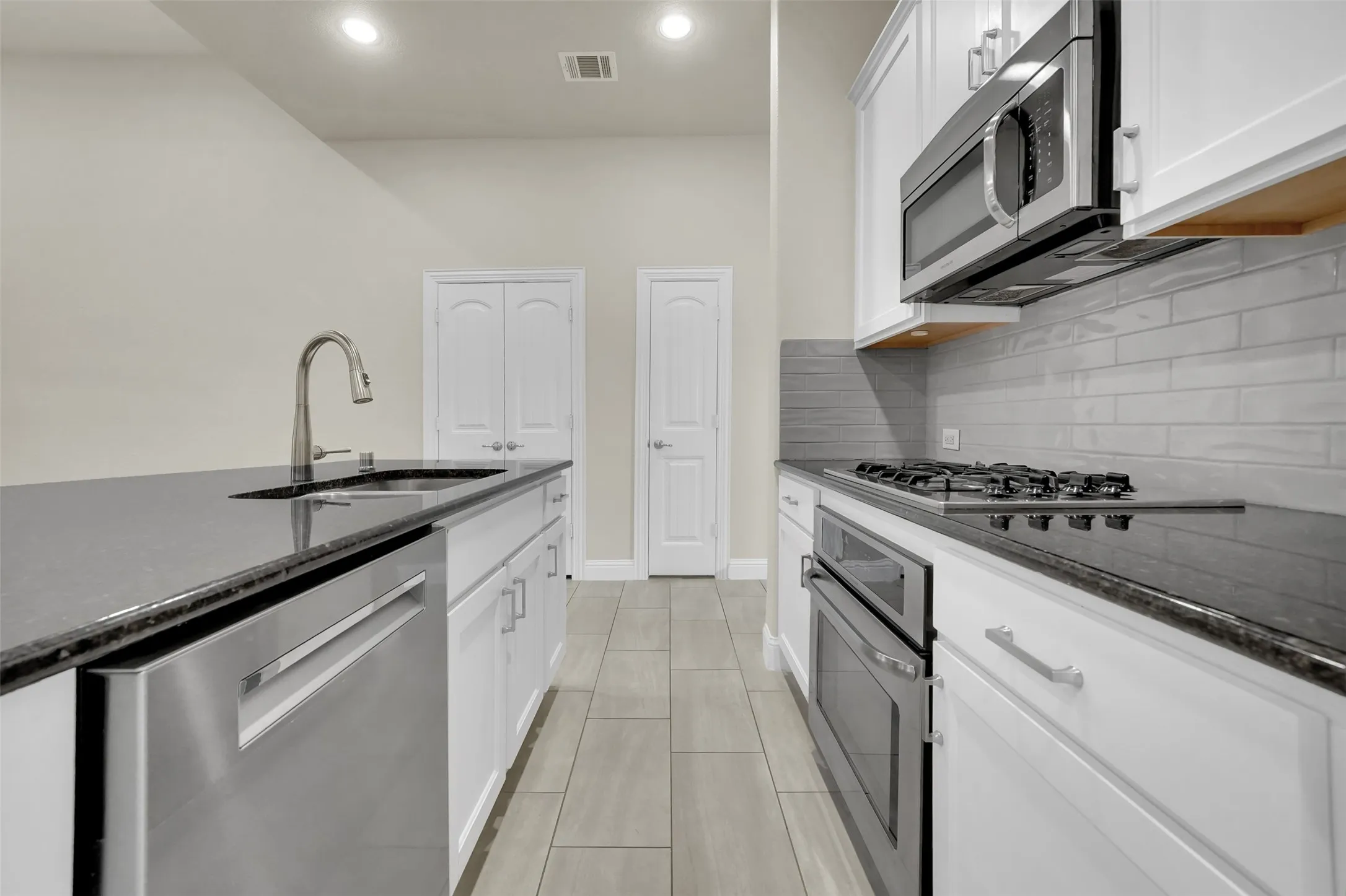 Single Family Residence For Rent in Dallas County , 5805 Zinnia Drive, Rowlett, Texas 75089, 3 Bedroom, 2 Bathroom, 2 Garage spaces, 1,936 Sqft, built in 2014, mls#21391771, Real Estate Agent in Rowlett, Homes For Rent in Dallas county, Homes For Rent in Rowlett, Realtor in Rowlett Texas, Real Estate Brokerage Independent Realty Texas, Luminita Cordes Realtor
