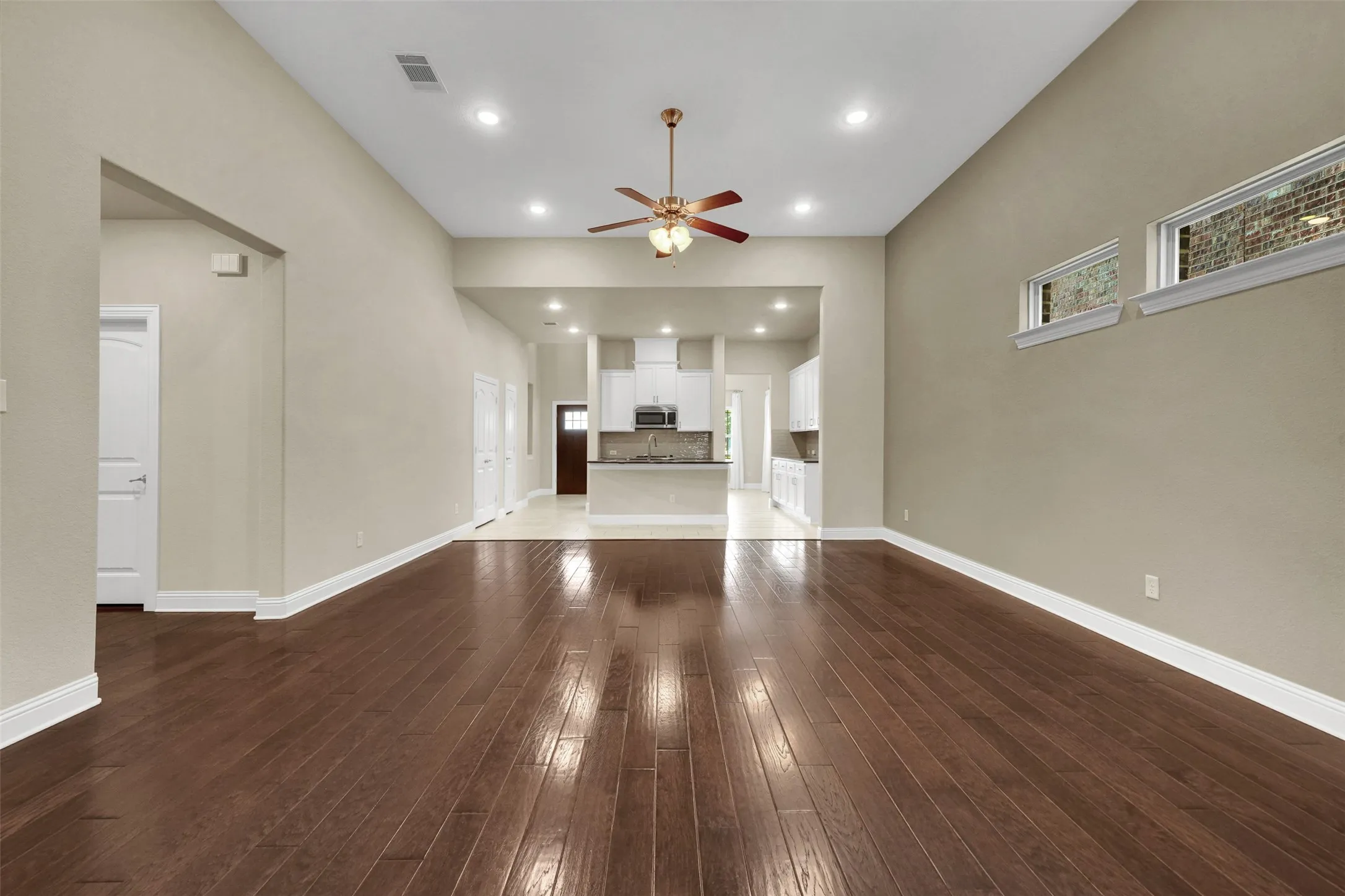 Single Family Residence For Rent in Dallas County , 5805 Zinnia Drive, Rowlett, Texas 75089, 3 Bedroom, 2 Bathroom, 2 Garage spaces, 1,936 Sqft, built in 2014, mls#21391771, Real Estate Agent in Rowlett, Homes For Rent in Dallas county, Homes For Rent in Rowlett, Realtor in Rowlett Texas, Real Estate Brokerage Independent Realty Texas, Luminita Cordes Realtor