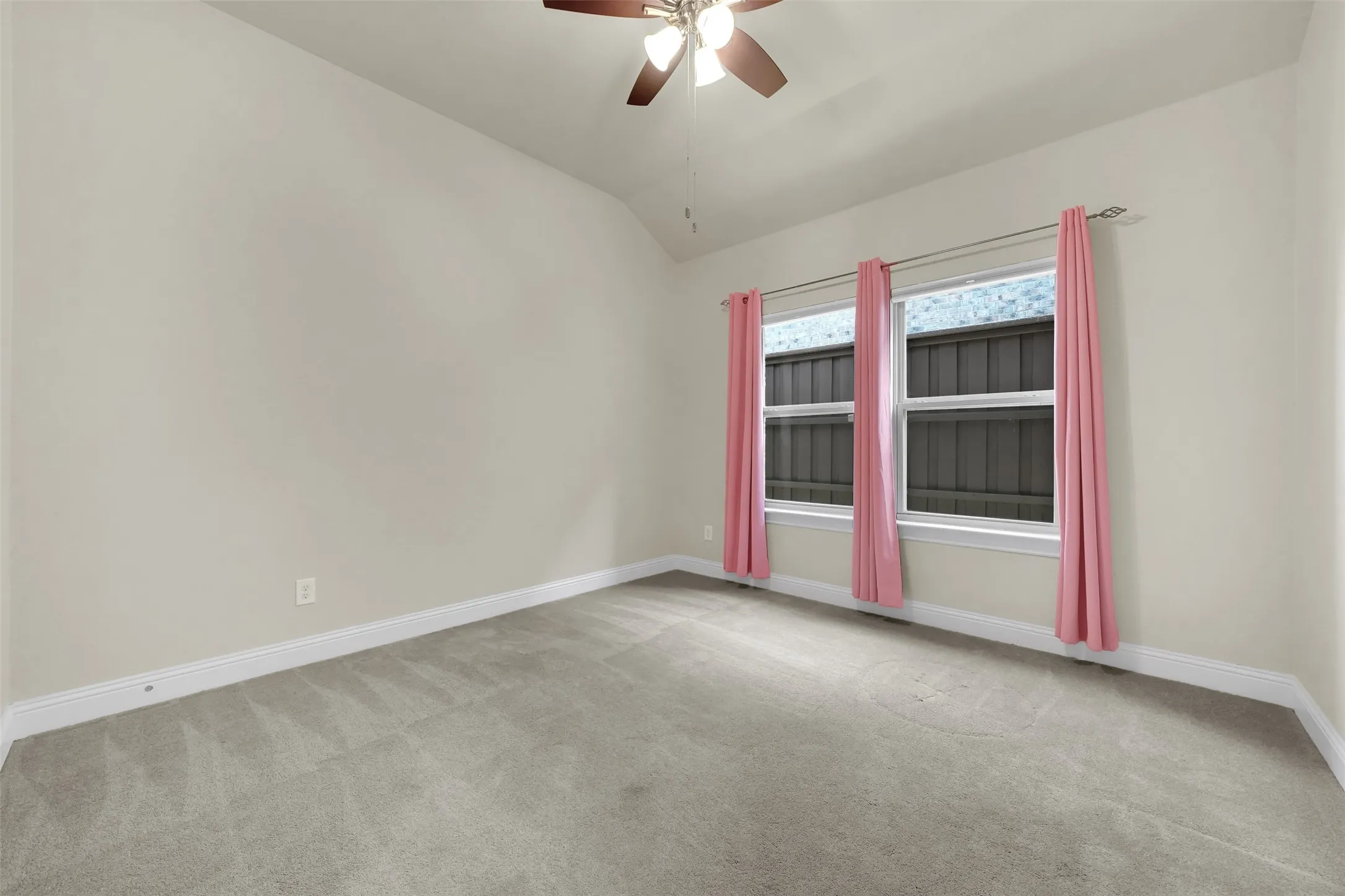Single Family Residence For Rent in Dallas County , 5805 Zinnia Drive, Rowlett, Texas 75089, 3 Bedroom, 2 Bathroom, 2 Garage spaces, 1,936 Sqft, built in 2014, mls#21391771, Real Estate Agent in Rowlett, Homes For Rent in Dallas county, Homes For Rent in Rowlett, Realtor in Rowlett Texas, Real Estate Brokerage Independent Realty Texas, Luminita Cordes Realtor