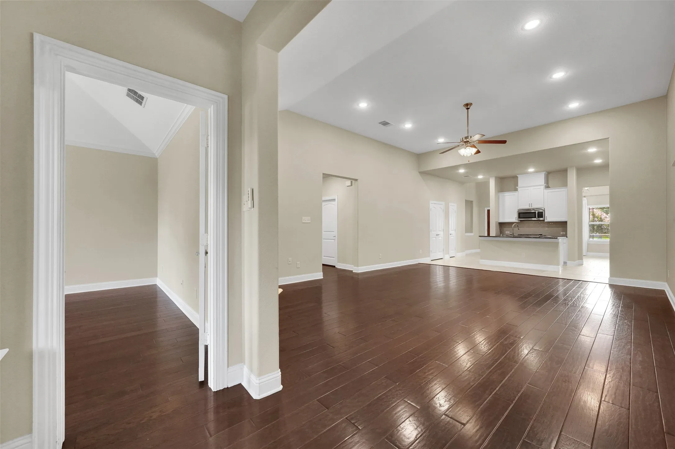Single Family Residence For Rent in Dallas County , 5805 Zinnia Drive, Rowlett, Texas 75089, 3 Bedroom, 2 Bathroom, 2 Garage spaces, 1,936 Sqft, built in 2014, mls#21391771, Real Estate Agent in Rowlett, Homes For Rent in Dallas county, Homes For Rent in Rowlett, Realtor in Rowlett Texas, Real Estate Brokerage Independent Realty Texas, Luminita Cordes Realtor