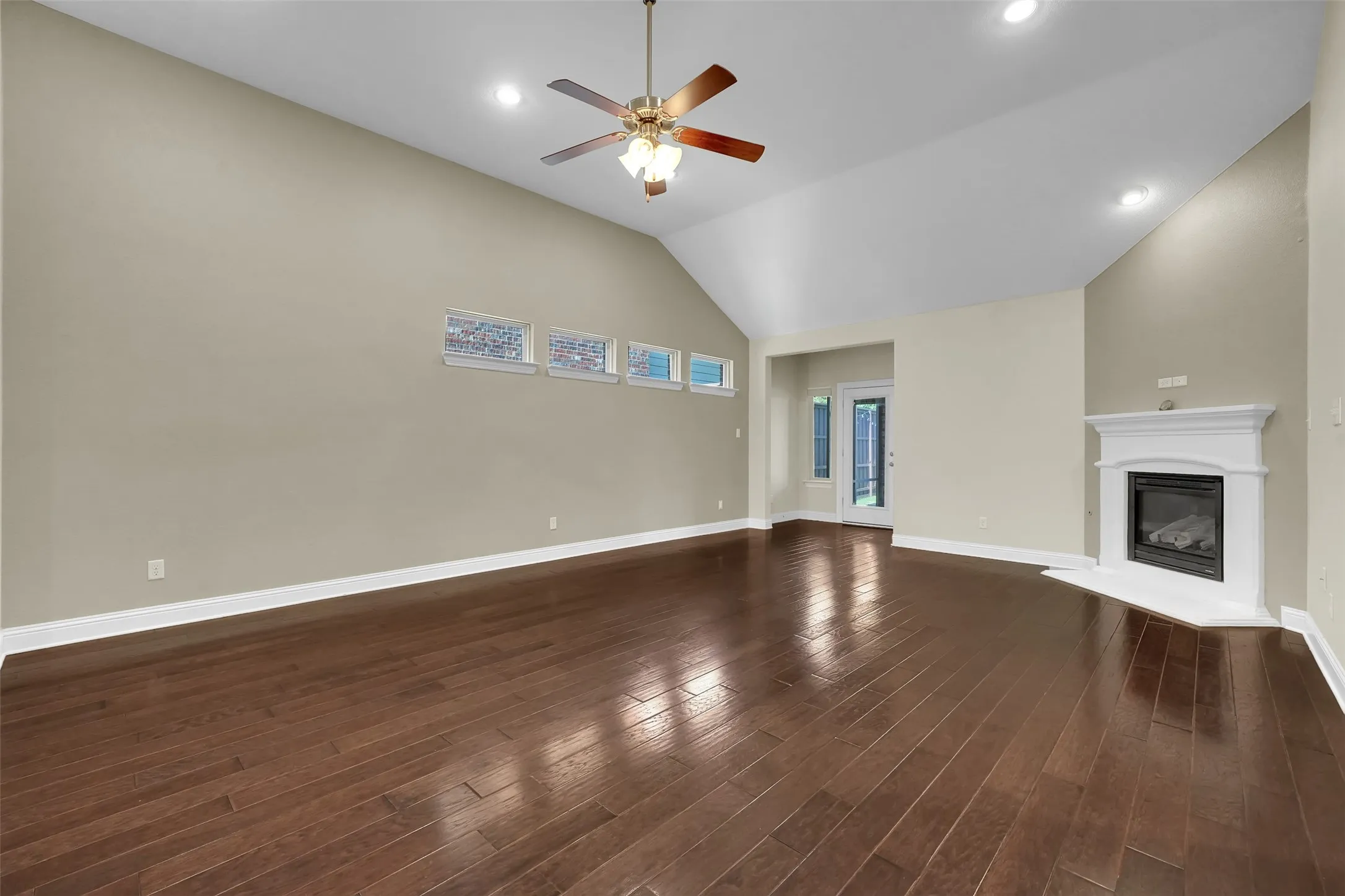 Single Family Residence For Rent in Dallas County , 5805 Zinnia Drive, Rowlett, Texas 75089, 3 Bedroom, 2 Bathroom, 2 Garage spaces, 1,936 Sqft, built in 2014, mls#21391771, Real Estate Agent in Rowlett, Homes For Rent in Dallas county, Homes For Rent in Rowlett, Realtor in Rowlett Texas, Real Estate Brokerage Independent Realty Texas, Luminita Cordes Realtor