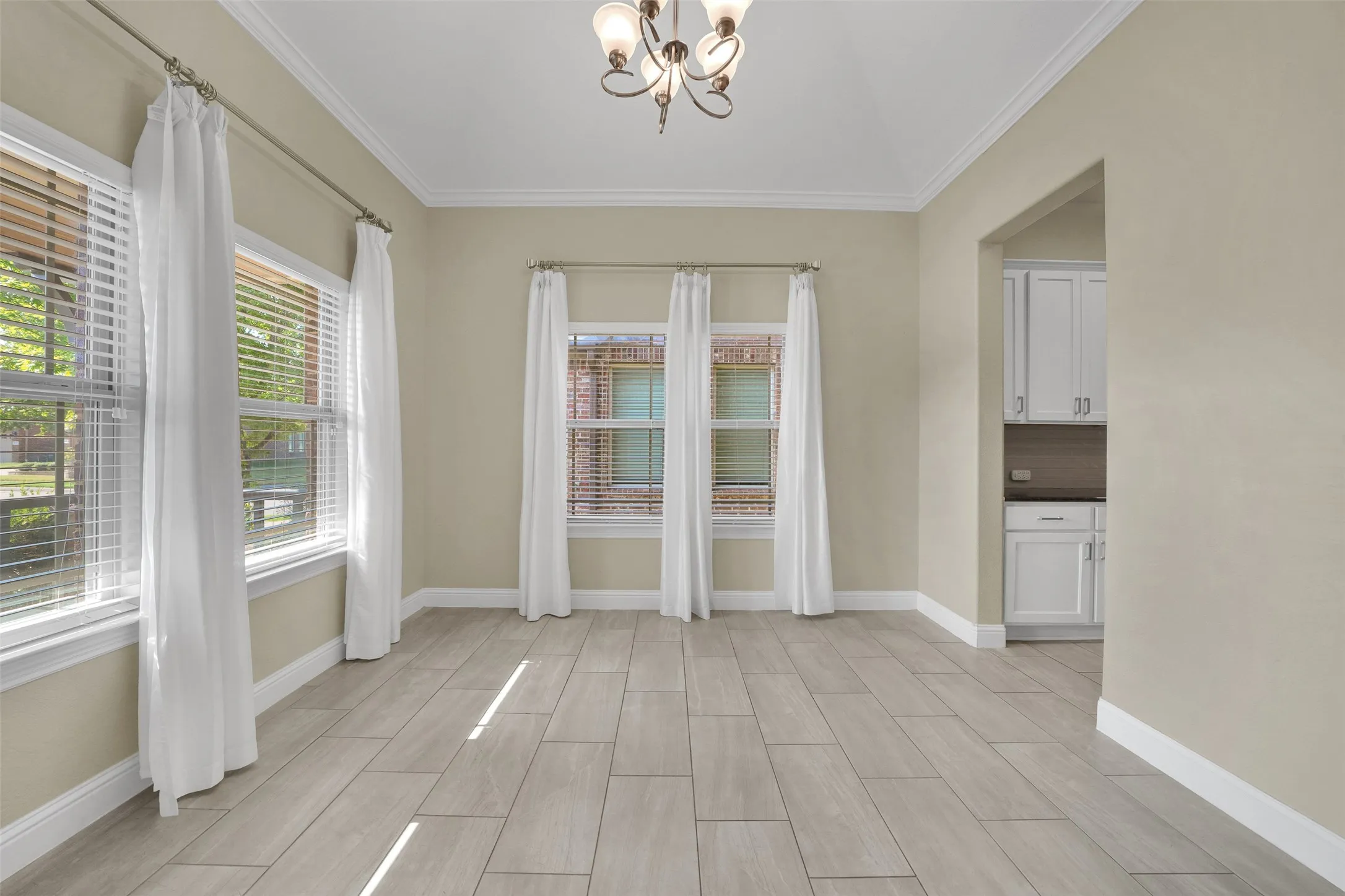 Single Family Residence For Rent in Dallas County , 5805 Zinnia Drive, Rowlett, Texas 75089, 3 Bedroom, 2 Bathroom, 2 Garage spaces, 1,936 Sqft, built in 2014, mls#21391771, Real Estate Agent in Rowlett, Homes For Rent in Dallas county, Homes For Rent in Rowlett, Realtor in Rowlett Texas, Real Estate Brokerage Independent Realty Texas, Luminita Cordes Realtor