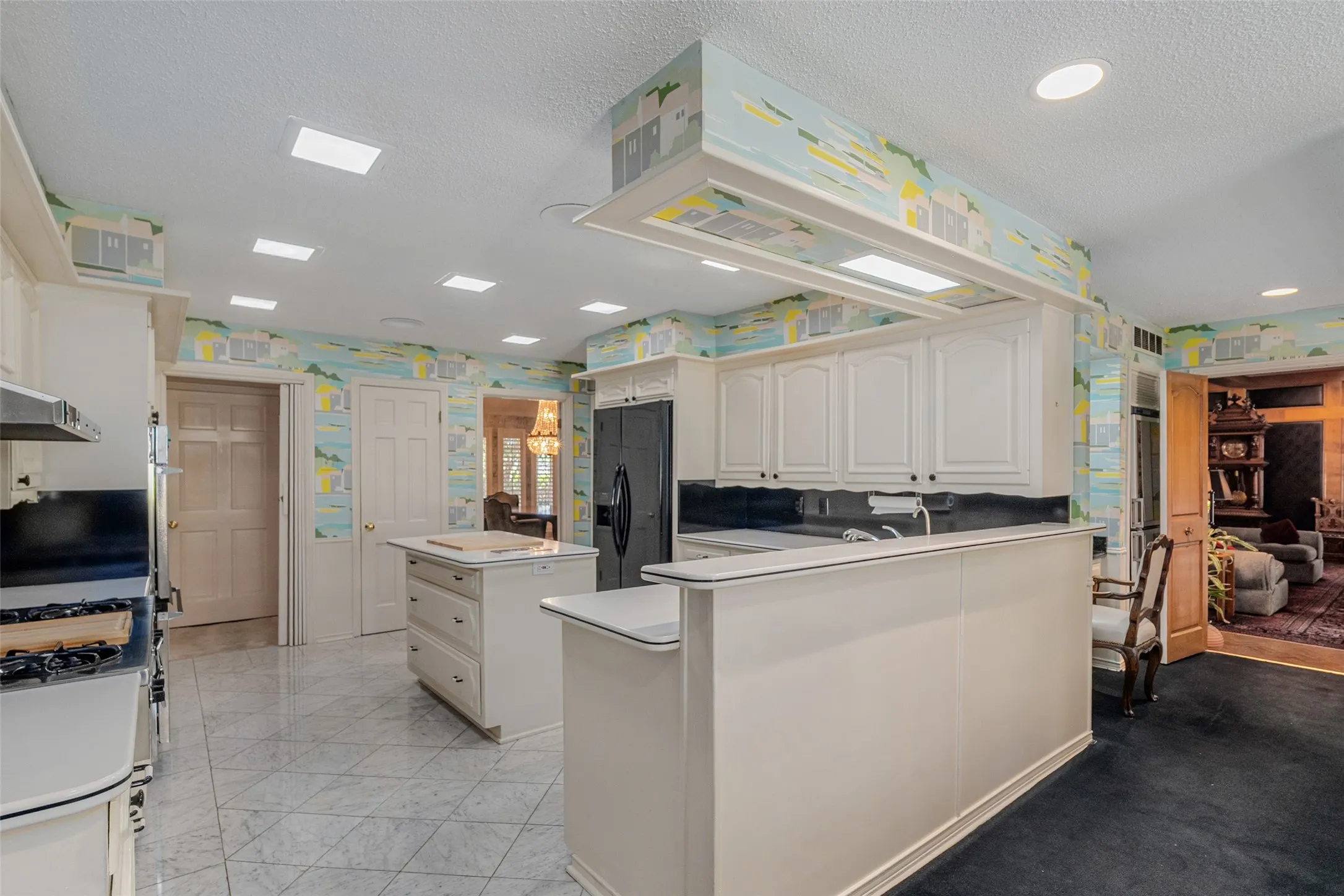 Single Family Residence For Sale in Dallas County , 5531 Pebblebrook Drive, Dallas, Texas 75229, 5 Bedroom, 5 Bathroom, 3 Garage spaces, 4,635 Sqft, built in 1969, mls#21390201, Real Estate Agent in Dallas, Homes For Sale in Dallas county, Homes For Sale in Dallas, Realtor in Dallas Texas, Real Estate Brokerage Independent Realty Texas, Luminita Cordes Realtor