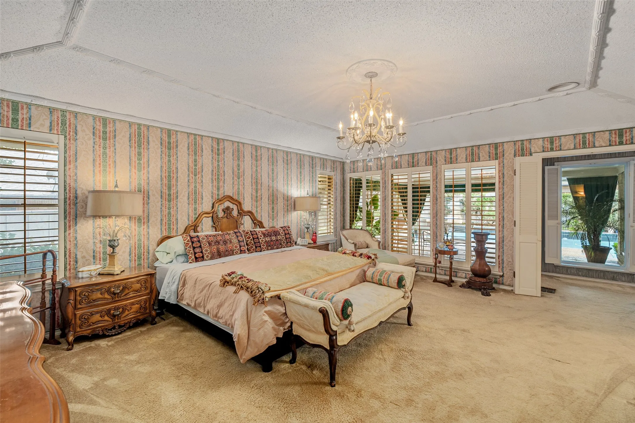 Single Family Residence For Sale in Dallas County , 5531 Pebblebrook Drive, Dallas, Texas 75229, 5 Bedroom, 5 Bathroom, 3 Garage spaces, 4,635 Sqft, built in 1969, mls#21390201, Real Estate Agent in Dallas, Homes For Sale in Dallas county, Homes For Sale in Dallas, Realtor in Dallas Texas, Real Estate Brokerage Independent Realty Texas, Luminita Cordes Realtor