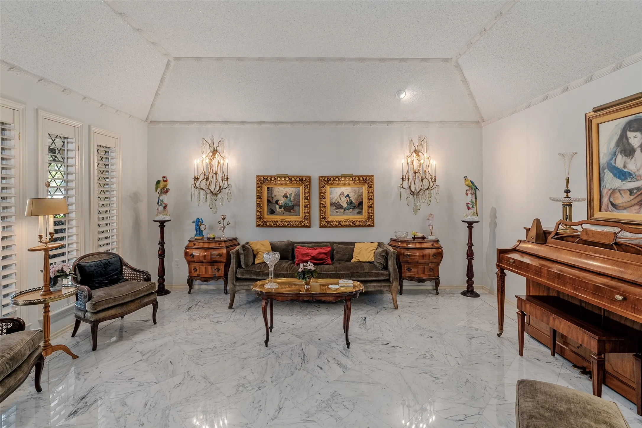 Single Family Residence For Sale in Dallas County , 5531 Pebblebrook Drive, Dallas, Texas 75229, 5 Bedroom, 5 Bathroom, 3 Garage spaces, 4,635 Sqft, built in 1969, mls#21390201, Real Estate Agent in Dallas, Homes For Sale in Dallas county, Homes For Sale in Dallas, Realtor in Dallas Texas, Real Estate Brokerage Independent Realty Texas, Luminita Cordes Realtor