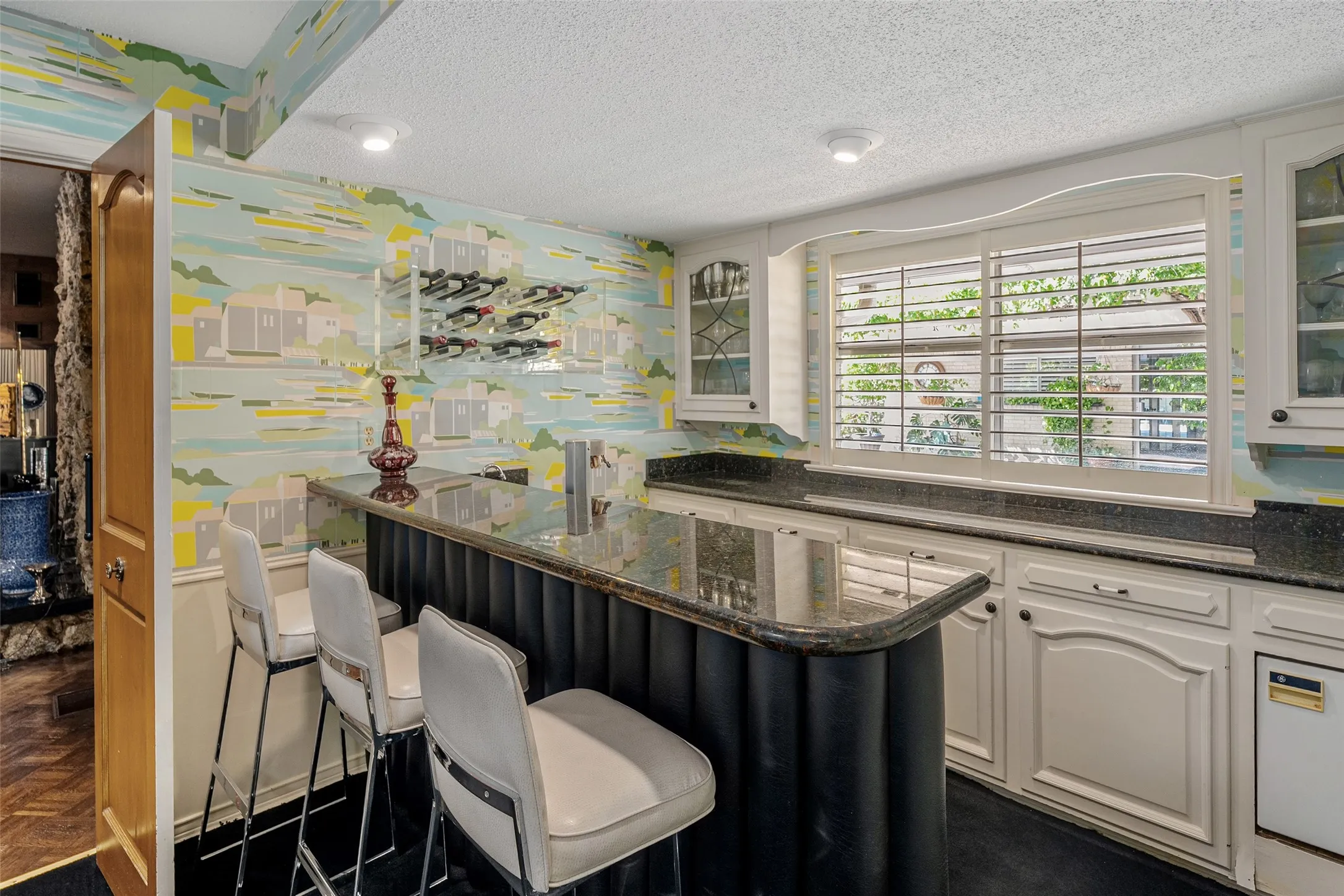 Single Family Residence For Sale in Dallas County , 5531 Pebblebrook Drive, Dallas, Texas 75229, 5 Bedroom, 5 Bathroom, 3 Garage spaces, 4,635 Sqft, built in 1969, mls#21390201, Real Estate Agent in Dallas, Homes For Sale in Dallas county, Homes For Sale in Dallas, Realtor in Dallas Texas, Real Estate Brokerage Independent Realty Texas, Luminita Cordes Realtor