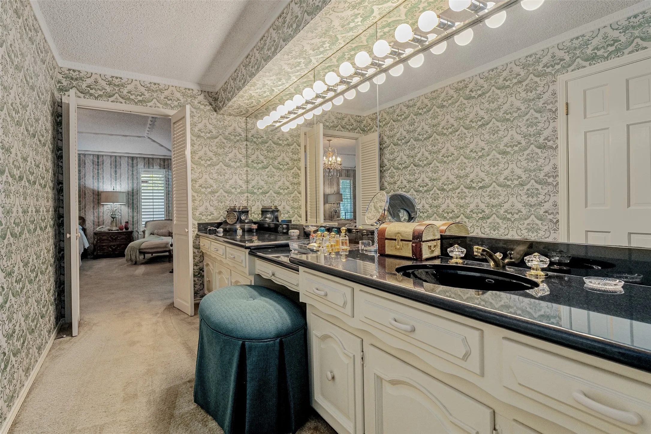 Single Family Residence For Sale in Dallas County , 5531 Pebblebrook Drive, Dallas, Texas 75229, 5 Bedroom, 5 Bathroom, 3 Garage spaces, 4,635 Sqft, built in 1969, mls#21390201, Real Estate Agent in Dallas, Homes For Sale in Dallas county, Homes For Sale in Dallas, Realtor in Dallas Texas, Real Estate Brokerage Independent Realty Texas, Luminita Cordes Realtor