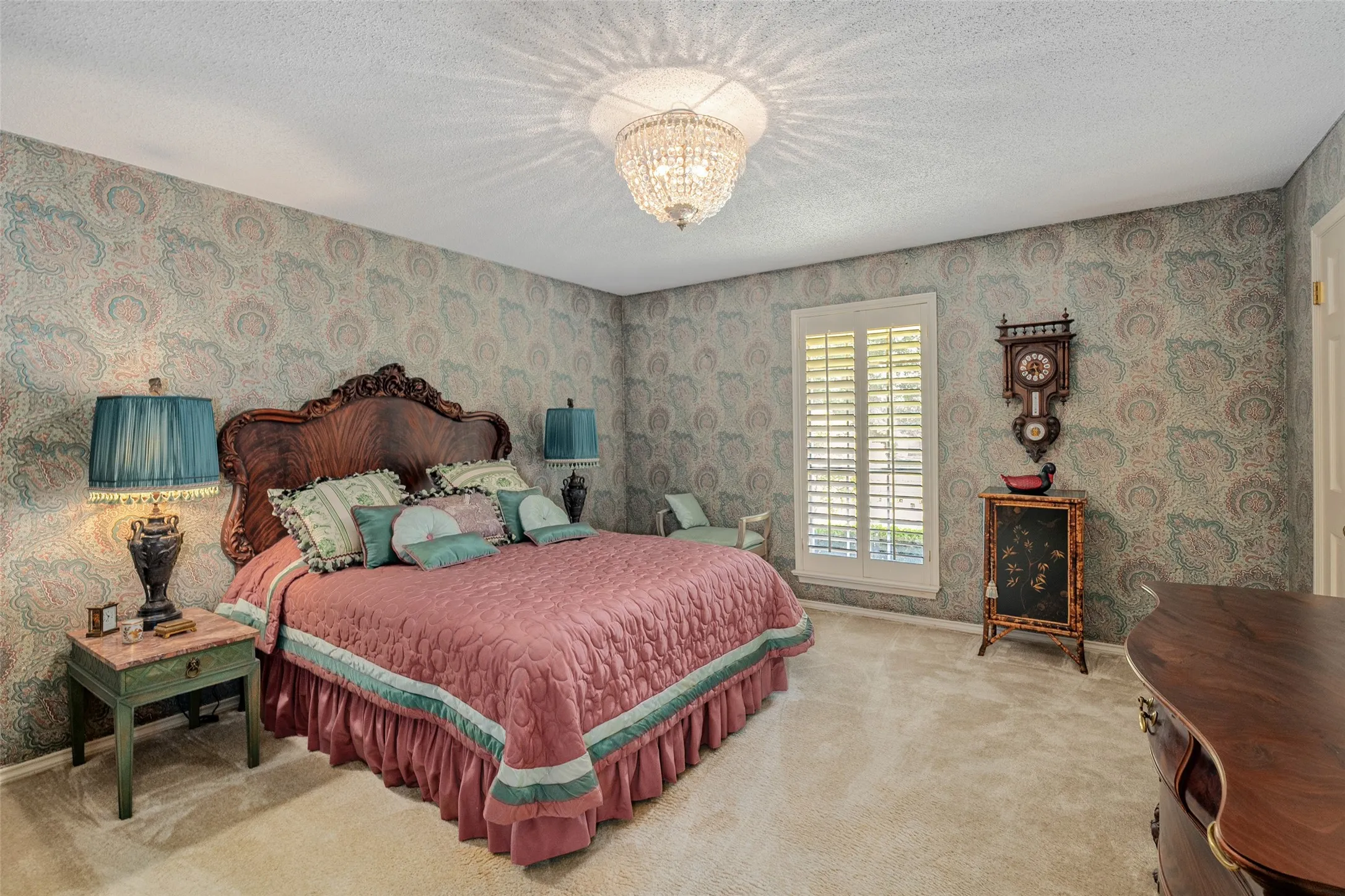 Single Family Residence For Sale in Dallas County , 5531 Pebblebrook Drive, Dallas, Texas 75229, 5 Bedroom, 5 Bathroom, 3 Garage spaces, 4,635 Sqft, built in 1969, mls#21390201, Real Estate Agent in Dallas, Homes For Sale in Dallas county, Homes For Sale in Dallas, Realtor in Dallas Texas, Real Estate Brokerage Independent Realty Texas, Luminita Cordes Realtor