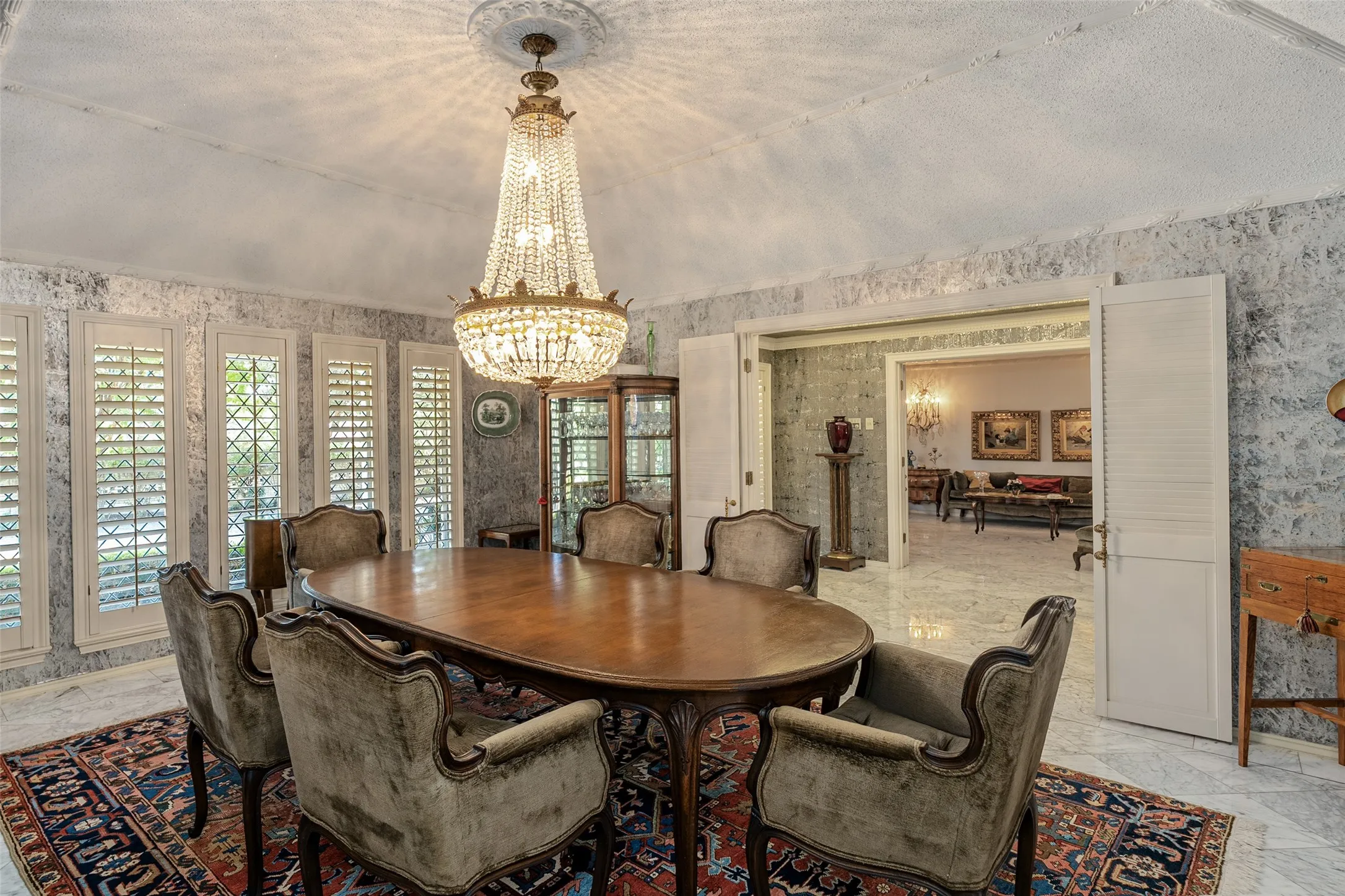 Single Family Residence For Sale in Dallas County , 5531 Pebblebrook Drive, Dallas, Texas 75229, 5 Bedroom, 5 Bathroom, 3 Garage spaces, 4,635 Sqft, built in 1969, mls#21390201, Real Estate Agent in Dallas, Homes For Sale in Dallas county, Homes For Sale in Dallas, Realtor in Dallas Texas, Real Estate Brokerage Independent Realty Texas, Luminita Cordes Realtor