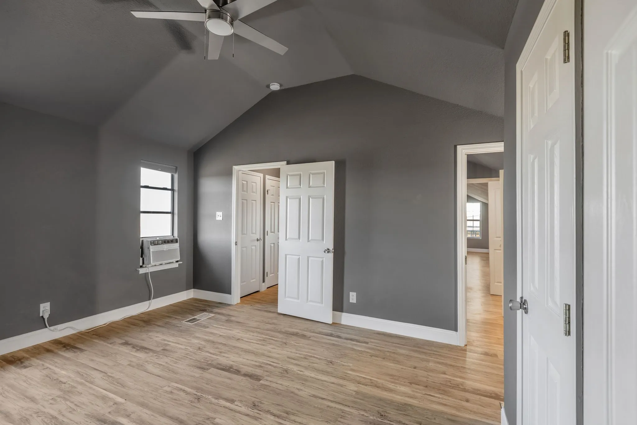 Farm For Sale in Grayson County , 2568 Luella Road, Sherman, Texas 75090, 2 Bedroom, 1 Bathroom, 2 Garage spaces, 3,587 Sqft, built in 1987, mls#21391777, Real Estate Agent in Sherman, Homes For Sale in Grayson county, Homes For Sale in Sherman, Realtor in Sherman Texas, Real Estate Brokerage Independent Realty Texas, Luminita Cordes Realtor