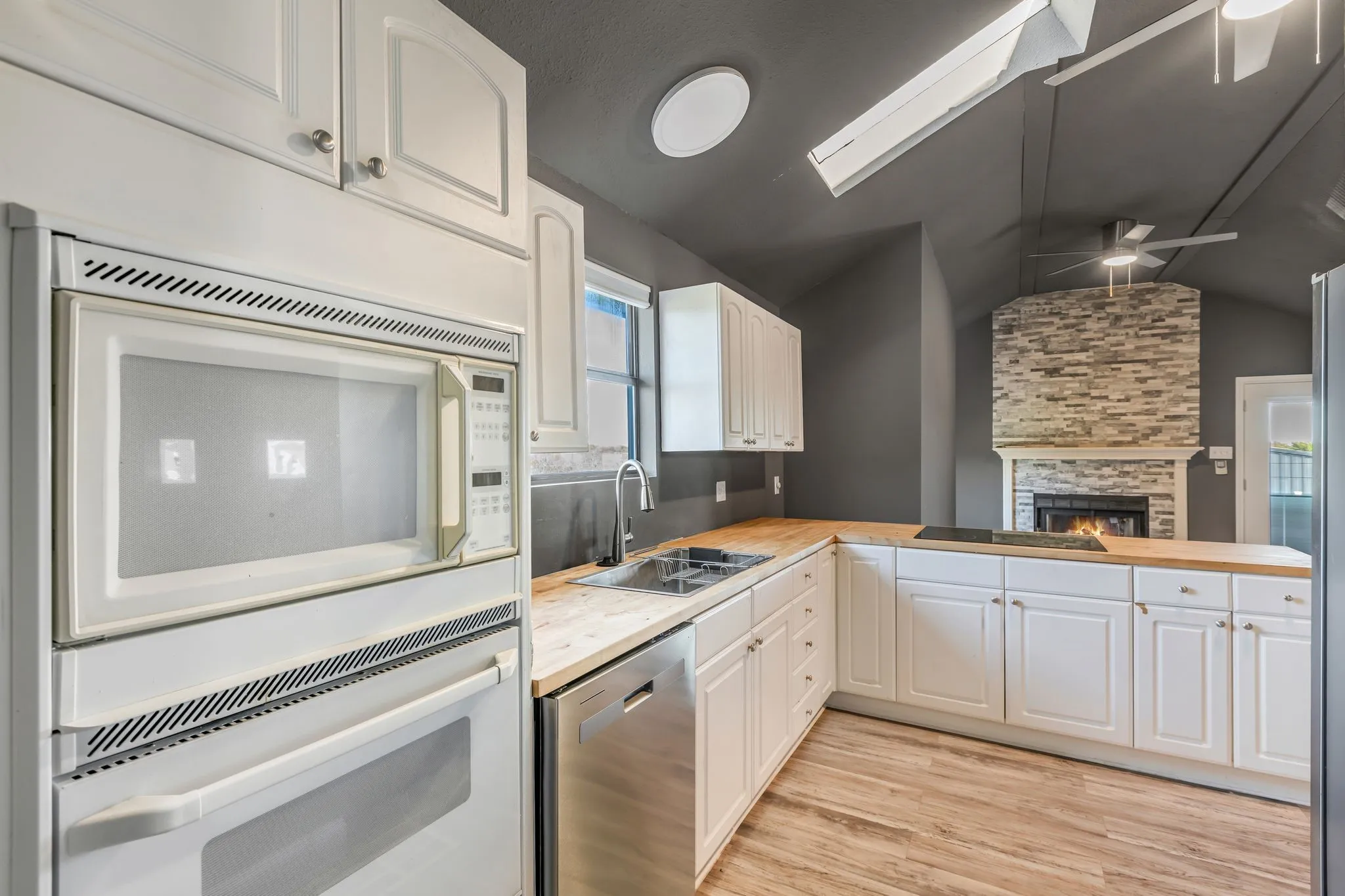 Farm For Sale in Grayson County , 2568 Luella Road, Sherman, Texas 75090, 2 Bedroom, 1 Bathroom, 2 Garage spaces, 3,587 Sqft, built in 1987, mls#21391777, Real Estate Agent in Sherman, Homes For Sale in Grayson county, Homes For Sale in Sherman, Realtor in Sherman Texas, Real Estate Brokerage Independent Realty Texas, Luminita Cordes Realtor
