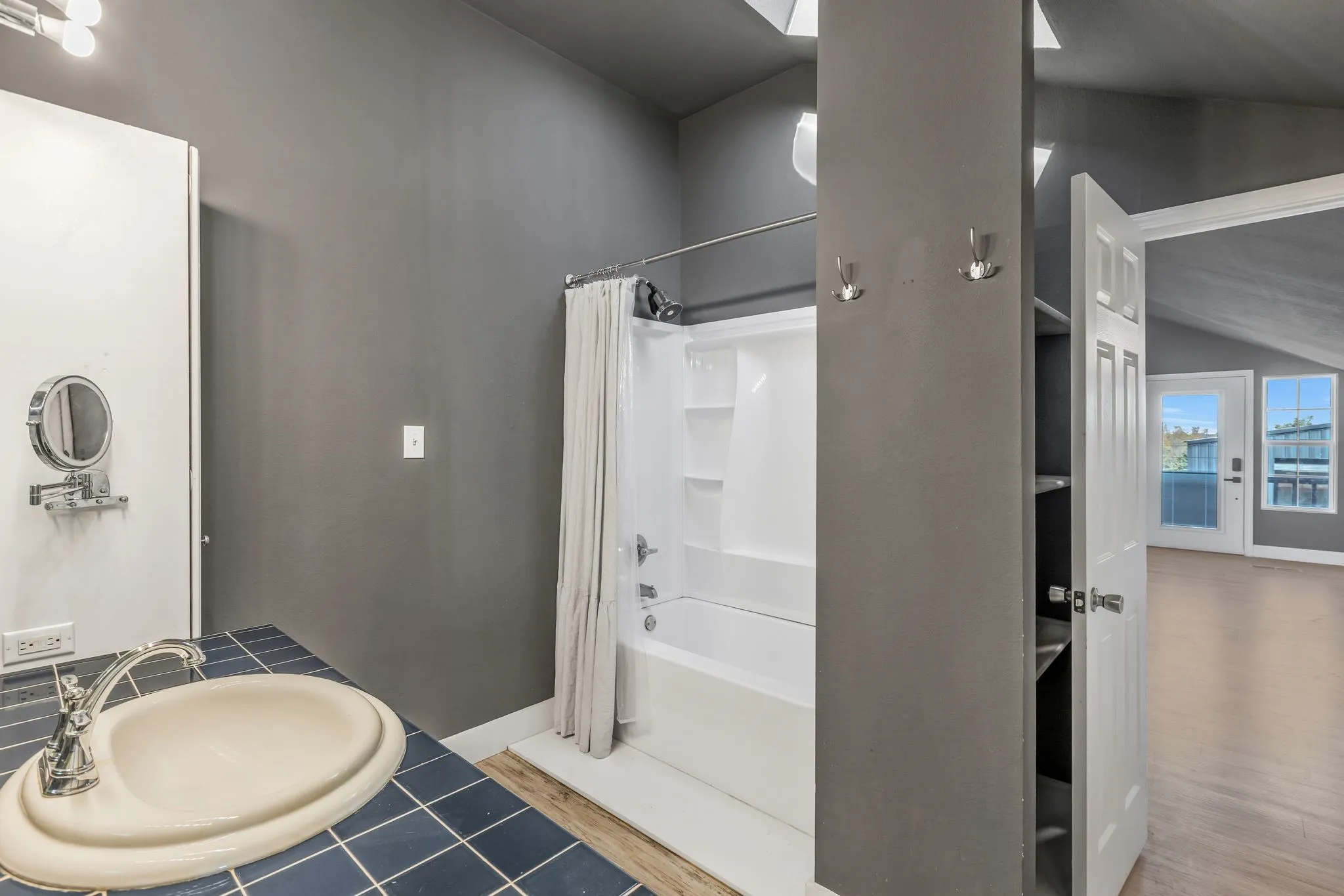 Farm For Sale in Grayson County , 2568 Luella Road, Sherman, Texas 75090, 2 Bedroom, 1 Bathroom, 2 Garage spaces, 3,587 Sqft, built in 1987, mls#21391777, Real Estate Agent in Sherman, Homes For Sale in Grayson county, Homes For Sale in Sherman, Realtor in Sherman Texas, Real Estate Brokerage Independent Realty Texas, Luminita Cordes Realtor