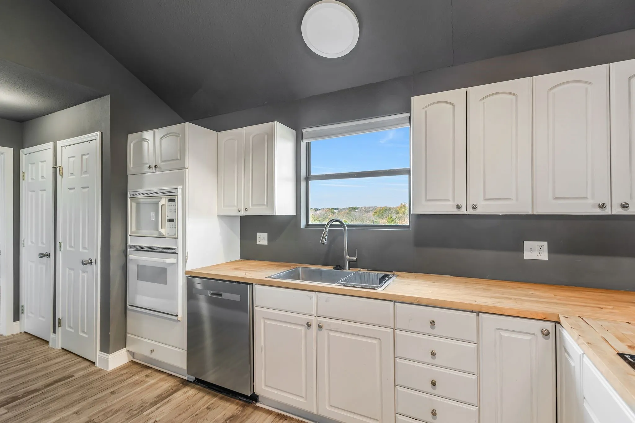 Farm For Sale in Grayson County , 2568 Luella Road, Sherman, Texas 75090, 2 Bedroom, 1 Bathroom, 2 Garage spaces, 3,587 Sqft, built in 1987, mls#21391777, Real Estate Agent in Sherman, Homes For Sale in Grayson county, Homes For Sale in Sherman, Realtor in Sherman Texas, Real Estate Brokerage Independent Realty Texas, Luminita Cordes Realtor