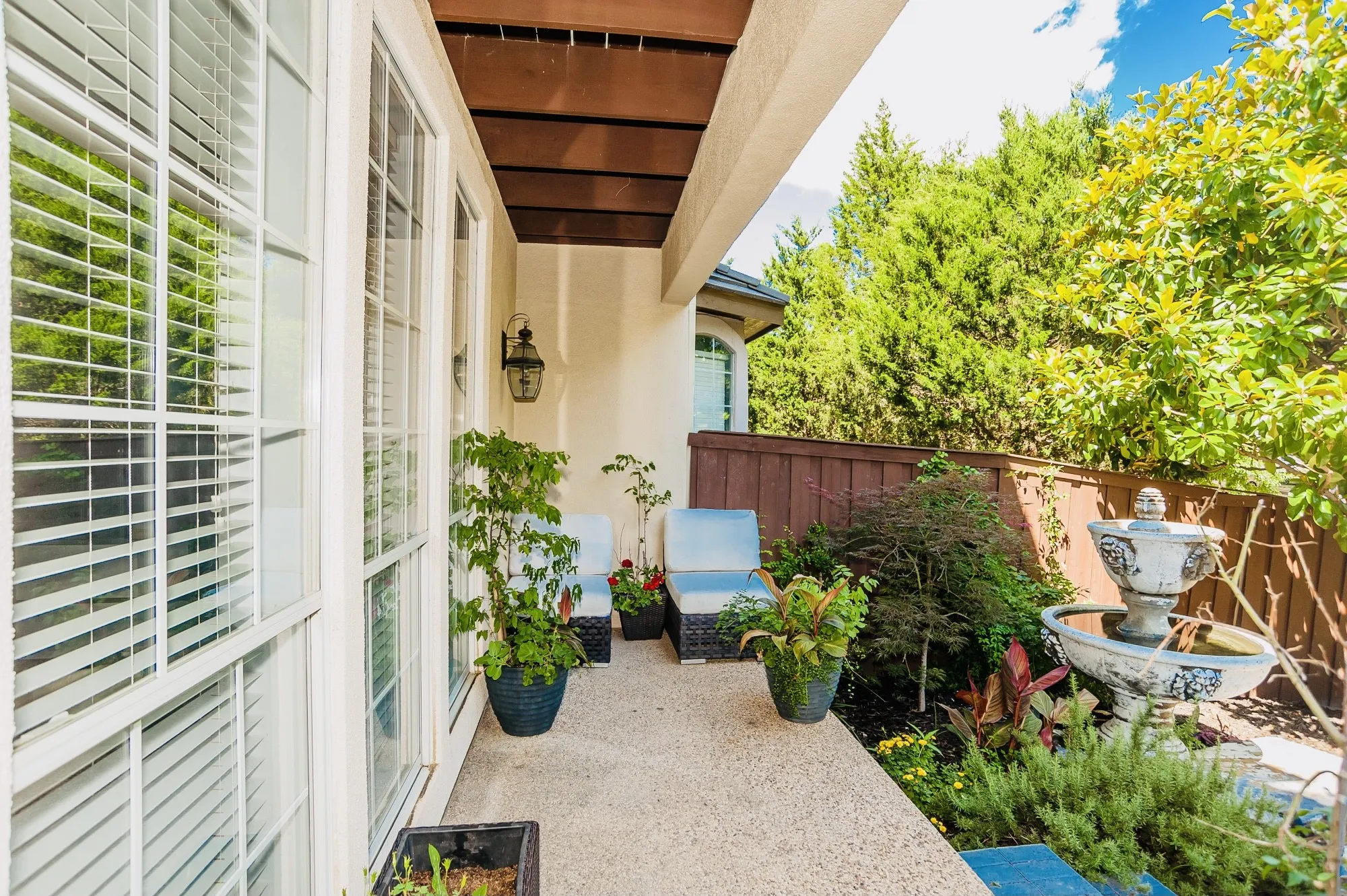 Townhouse For Sale in Dallas County , 4208 Spyglass Hill Lane, Irving, Texas 75038, 3 Bedroom, 3 Bathroom, 2 Garage spaces, 2,137 Sqft, built in 1998, mls#21385054, Real Estate Agent in Irving, Homes For Sale in Dallas county, Homes For Sale in Irving, Realtor in Irving Texas, Real Estate Brokerage Independent Realty Texas, Luminita Cordes Realtor