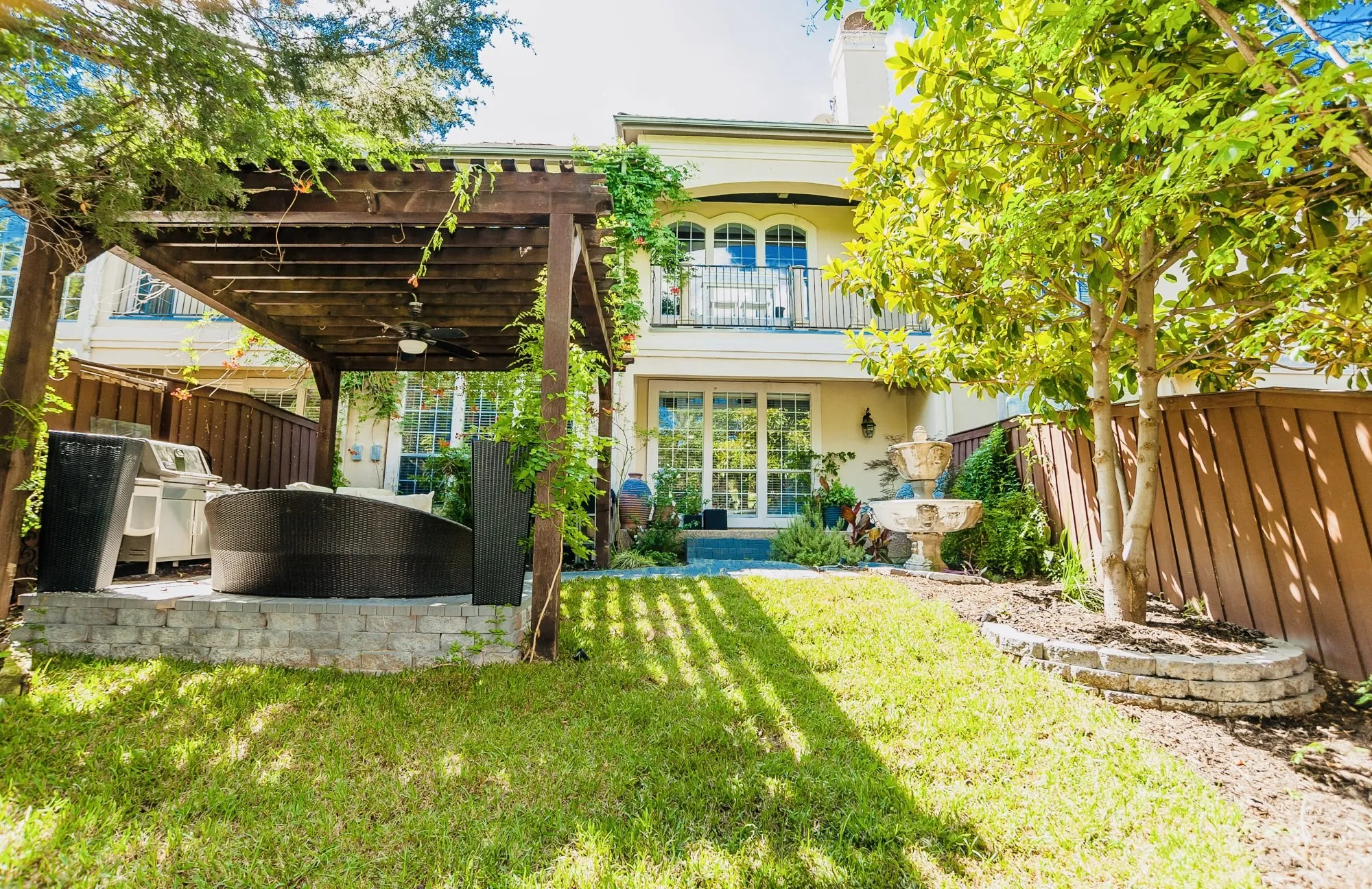 Townhouse For Sale in Dallas County , 4208 Spyglass Hill Lane, Irving, Texas 75038, 3 Bedroom, 3 Bathroom, 2 Garage spaces, 2,137 Sqft, built in 1998, mls#21385054, Real Estate Agent in Irving, Homes For Sale in Dallas county, Homes For Sale in Irving, Realtor in Irving Texas, Real Estate Brokerage Independent Realty Texas, Luminita Cordes Realtor