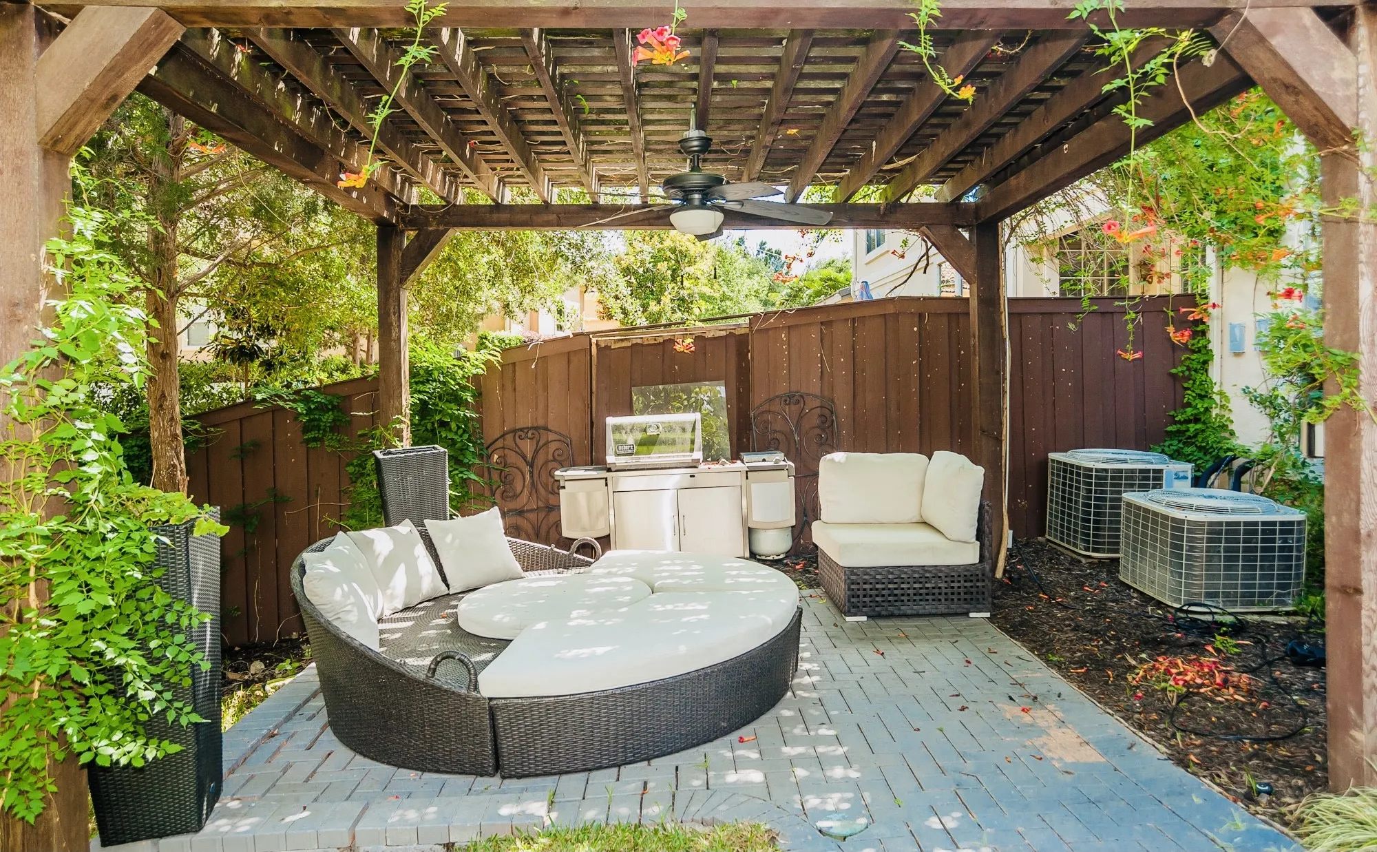 Townhouse For Sale in Dallas County , 4208 Spyglass Hill Lane, Irving, Texas 75038, 3 Bedroom, 3 Bathroom, 2 Garage spaces, 2,137 Sqft, built in 1998, mls#21385054, Real Estate Agent in Irving, Homes For Sale in Dallas county, Homes For Sale in Irving, Realtor in Irving Texas, Real Estate Brokerage Independent Realty Texas, Luminita Cordes Realtor
