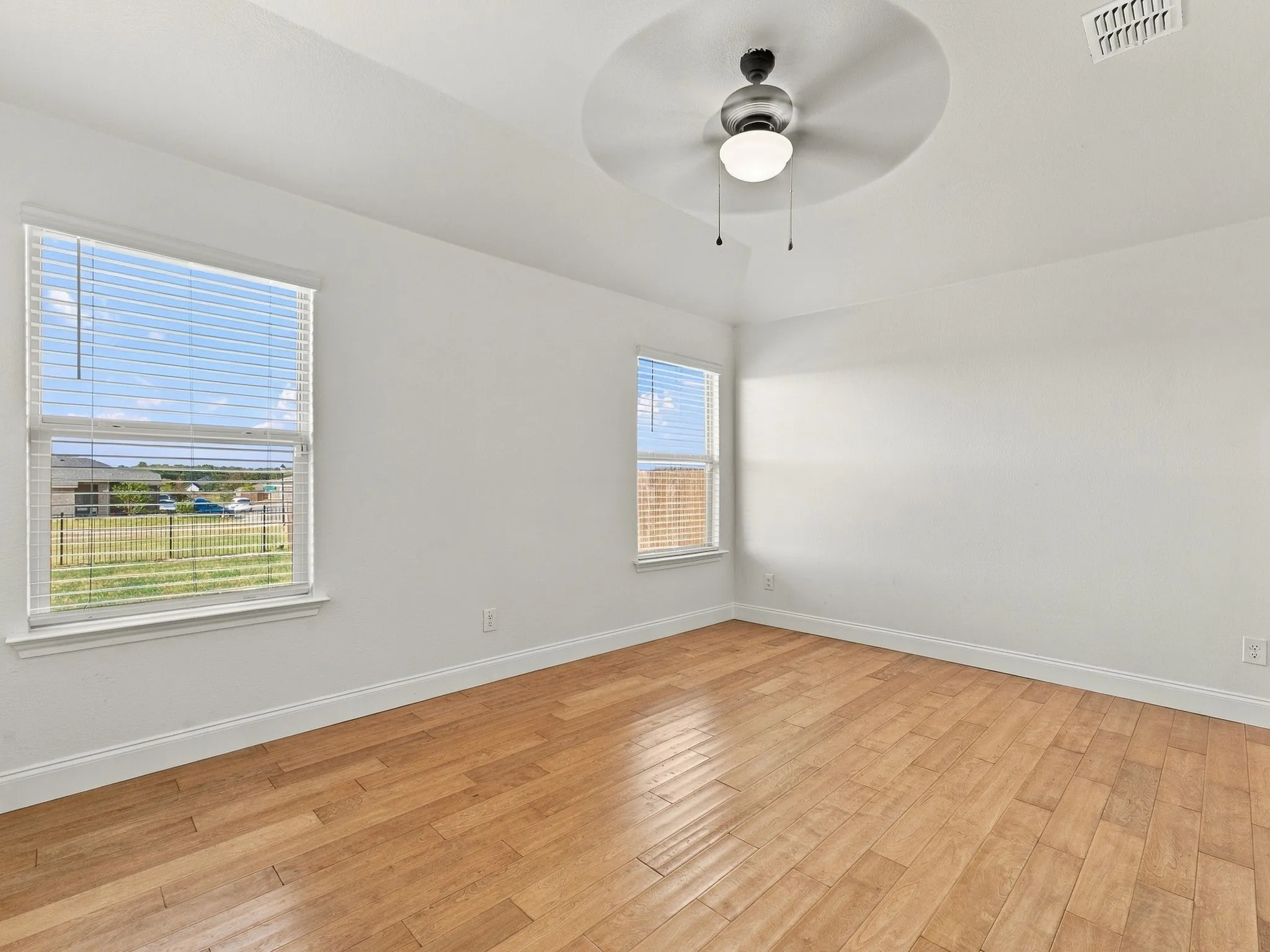 Single Family Residence For Sale in Wise County , 121 Greengate Drive, Boyd, Texas 76023, 3 Bedroom, 2 Bathroom, 2 Garage spaces, 1,333 Sqft, built in 2022, mls#21388727, Real Estate Agent in Boyd, Homes For Sale in Wise county, Homes For Sale in Boyd, Realtor in Boyd Texas, Real Estate Brokerage Independent Realty Texas, Luminita Cordes Realtor