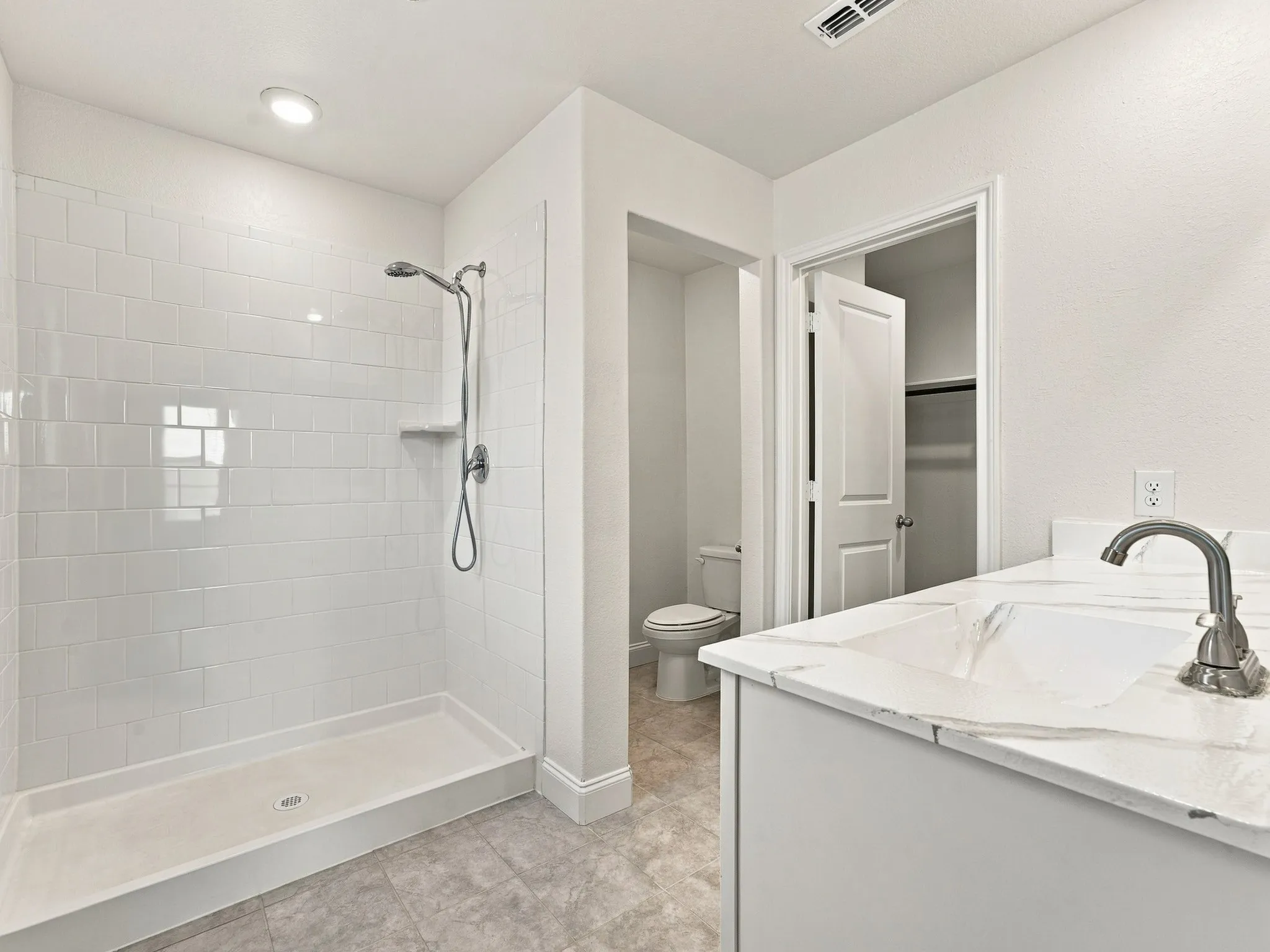 Single Family Residence For Sale in Wise County , 121 Greengate Drive, Boyd, Texas 76023, 3 Bedroom, 2 Bathroom, 2 Garage spaces, 1,333 Sqft, built in 2022, mls#21388727, Real Estate Agent in Boyd, Homes For Sale in Wise county, Homes For Sale in Boyd, Realtor in Boyd Texas, Real Estate Brokerage Independent Realty Texas, Luminita Cordes Realtor