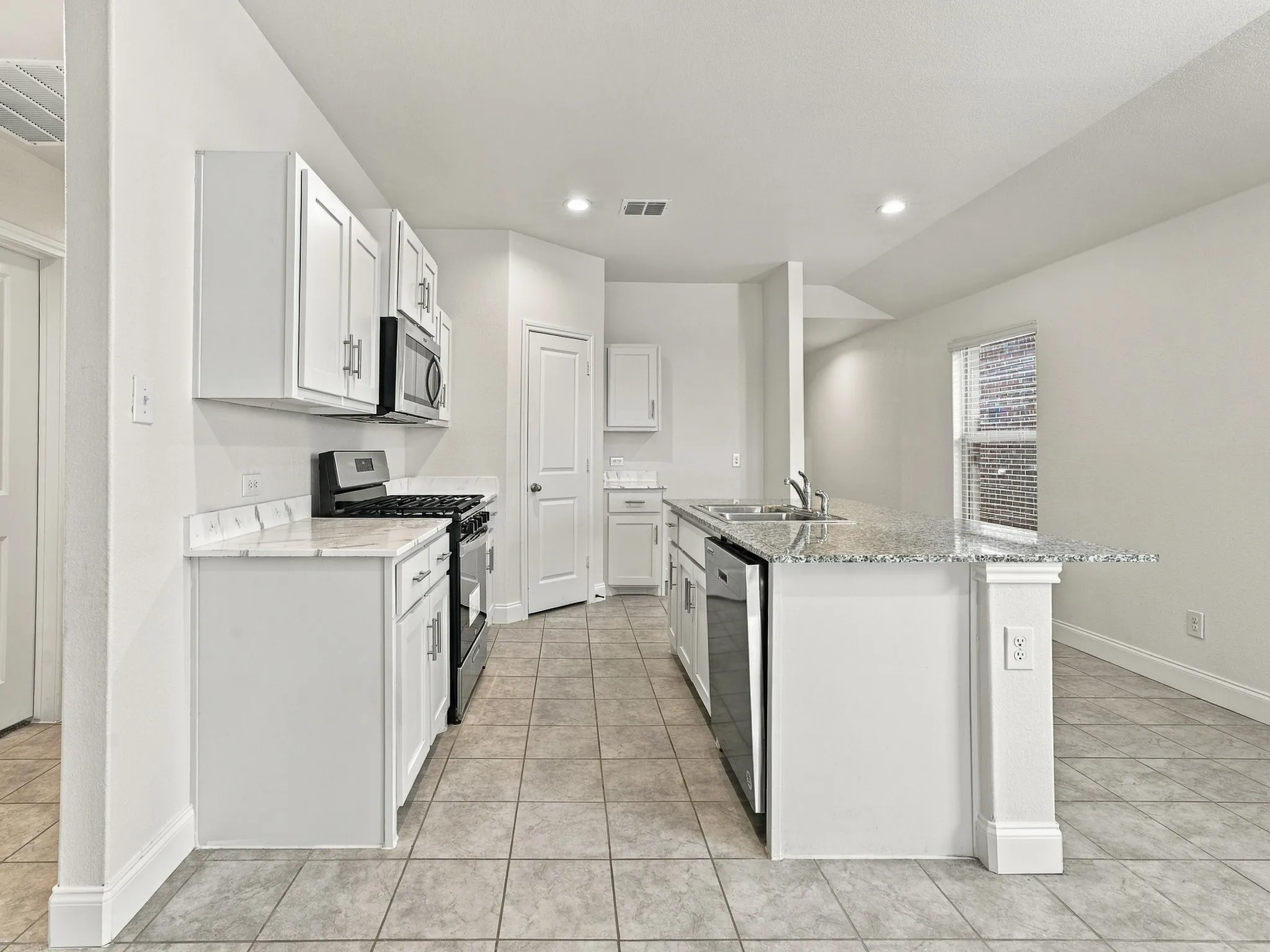 Single Family Residence For Sale in Wise County , 121 Greengate Drive, Boyd, Texas 76023, 3 Bedroom, 2 Bathroom, 2 Garage spaces, 1,333 Sqft, built in 2022, mls#21388727, Real Estate Agent in Boyd, Homes For Sale in Wise county, Homes For Sale in Boyd, Realtor in Boyd Texas, Real Estate Brokerage Independent Realty Texas, Luminita Cordes Realtor