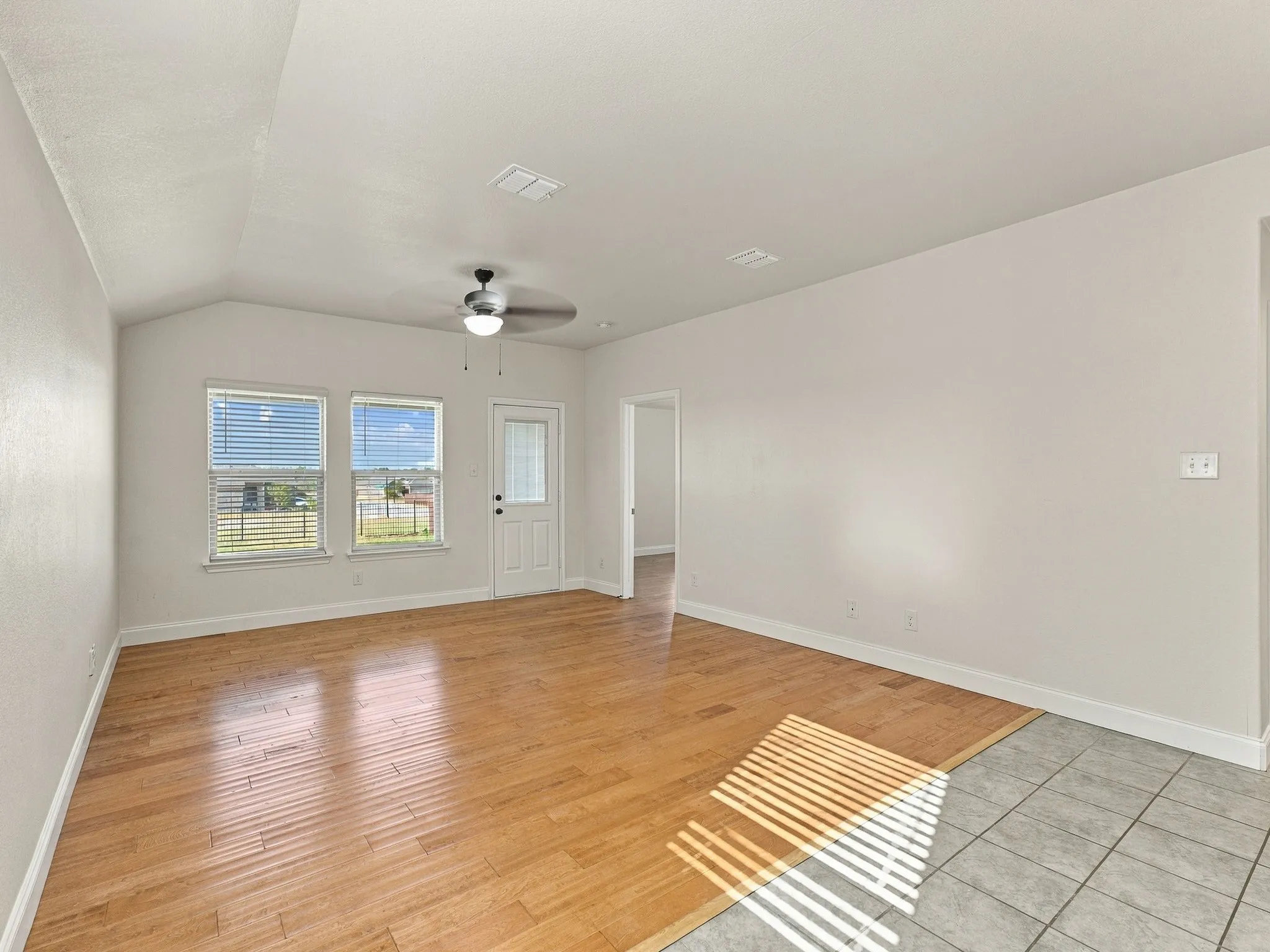 Single Family Residence For Sale in Wise County , 121 Greengate Drive, Boyd, Texas 76023, 3 Bedroom, 2 Bathroom, 2 Garage spaces, 1,333 Sqft, built in 2022, mls#21388727, Real Estate Agent in Boyd, Homes For Sale in Wise county, Homes For Sale in Boyd, Realtor in Boyd Texas, Real Estate Brokerage Independent Realty Texas, Luminita Cordes Realtor