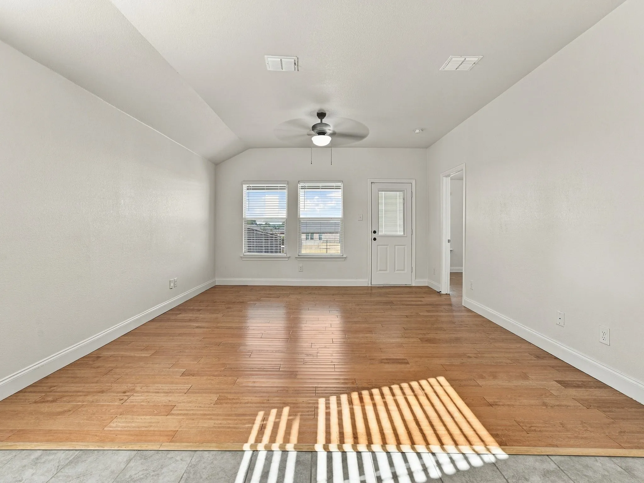 Single Family Residence For Sale in Wise County , 121 Greengate Drive, Boyd, Texas 76023, 3 Bedroom, 2 Bathroom, 2 Garage spaces, 1,333 Sqft, built in 2022, mls#21388727, Real Estate Agent in Boyd, Homes For Sale in Wise county, Homes For Sale in Boyd, Realtor in Boyd Texas, Real Estate Brokerage Independent Realty Texas, Luminita Cordes Realtor