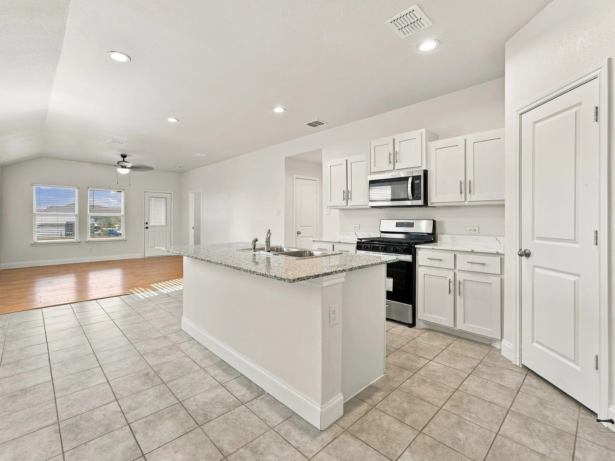 Single Family Residence For Sale in Wise County , 121 Greengate Drive, Boyd, Texas 76023, 3 Bedroom, 2 Bathroom, 2 Garage spaces, 1,333 Sqft, built in 2022, mls#21388727, Real Estate Agent in Boyd, Homes For Sale in Wise county, Homes For Sale in Boyd, Realtor in Boyd Texas, Real Estate Brokerage Independent Realty Texas, Luminita Cordes Realtor