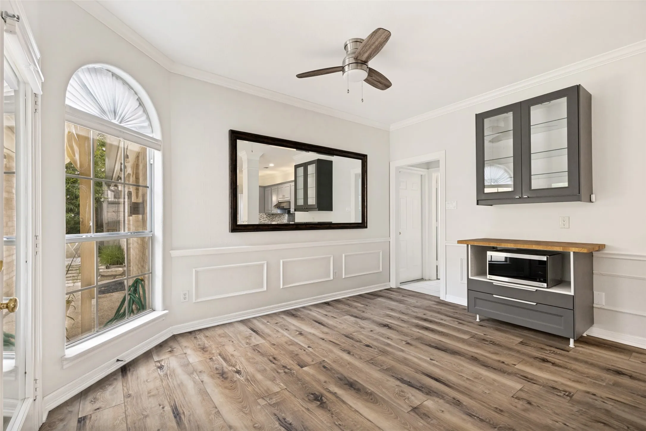Single Family Residence For Rent in Denton County , 2721 Gold Rush Lane, Carrollton, Texas 75007, 3 Bedroom, 3 Bathroom, 2 Garage spaces, 2,550 Sqft, built in 1994, mls#21388847, Real Estate Agent in Carrollton, Homes For Rent in Denton county, Homes For Rent in Carrollton, Realtor in Carrollton Texas, Real Estate Brokerage Independent Realty Texas, Luminita Cordes Realtor