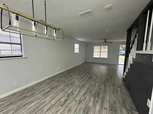Single Family Residence For Sale in Navarro County , 1312 E Collin Street, Corsicana, Texas 75110, 3 Bedroom, 3 Bathroom, Garage spaces, 1,392 Sqft, built in 1986, mls#21391769, Real Estate Agent in Corsicana, Homes For Sale in Navarro county, Homes For Sale in Corsicana, Realtor in Corsicana Texas, Real Estate Brokerage Independent Realty Texas, Luminita Cordes Realtor