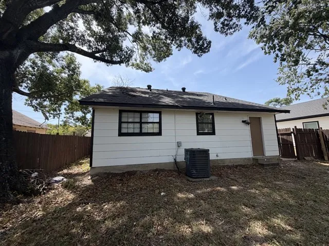 Single Family Residence For Sale in Navarro County , 1312 E Collin Street, Corsicana, Texas 75110, 3 Bedroom, 3 Bathroom, Garage spaces, 1,392 Sqft, built in 1986, mls#21391769, Real Estate Agent in Corsicana, Homes For Sale in Navarro county, Homes For Sale in Corsicana, Realtor in Corsicana Texas, Real Estate Brokerage Independent Realty Texas, Luminita Cordes Realtor
