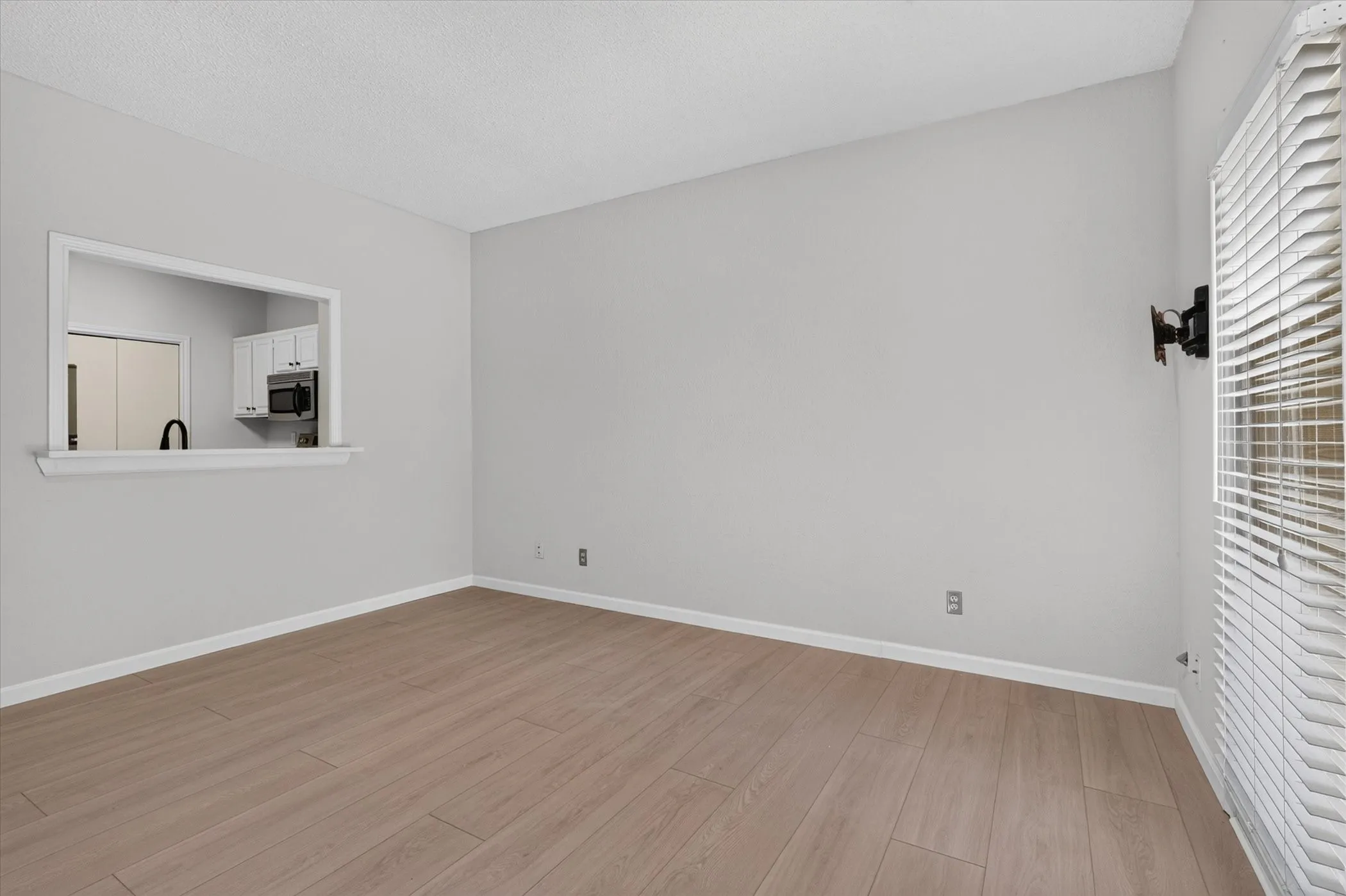 Condominium For Rent in Dallas County , 14277 Preston Road 512, Dallas, Texas 75254, 2 Bedroom, 2 Bathroom, Garage spaces, 973 Sqft, built in 1982, mls#21391757, Real Estate Agent in Dallas, Homes For Rent in Dallas county, Homes For Rent in Dallas, Realtor in Dallas Texas, Real Estate Brokerage Independent Realty Texas, Luminita Cordes Realtor