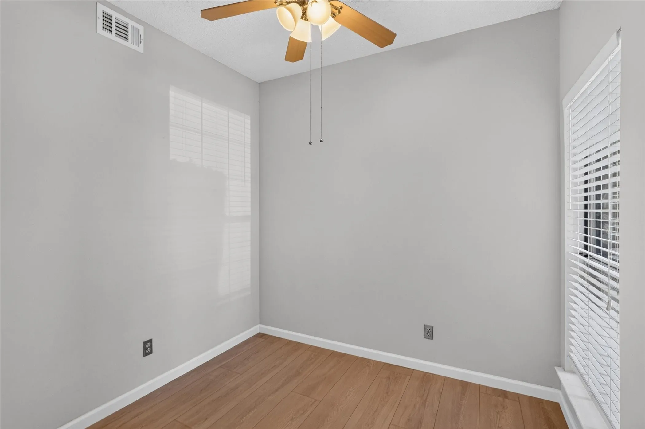 Condominium For Rent in Dallas County , 14277 Preston Road 512, Dallas, Texas 75254, 2 Bedroom, 2 Bathroom, Garage spaces, 973 Sqft, built in 1982, mls#21391757, Real Estate Agent in Dallas, Homes For Rent in Dallas county, Homes For Rent in Dallas, Realtor in Dallas Texas, Real Estate Brokerage Independent Realty Texas, Luminita Cordes Realtor