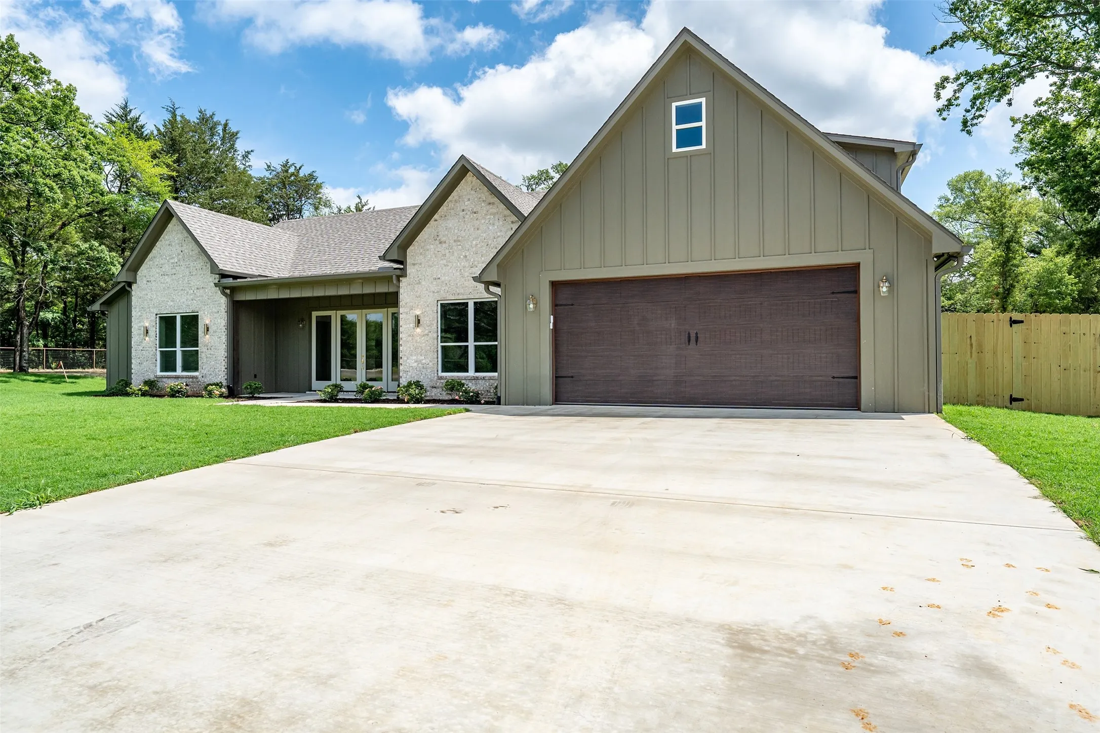 Single Family Residence For Sale in Smith County , 14009 Hidden Brook, Flint, Texas 75762, 5 Bedroom, 5 Bathroom, 2 Garage spaces, 2,764 Sqft, built in 2026, mls#21391786, Real Estate Agent in Flint, Homes For Sale in Smith county, Homes For Sale in Flint, Realtor in Flint Texas, Real Estate Brokerage Independent Realty Texas, Luminita Cordes Realtor
