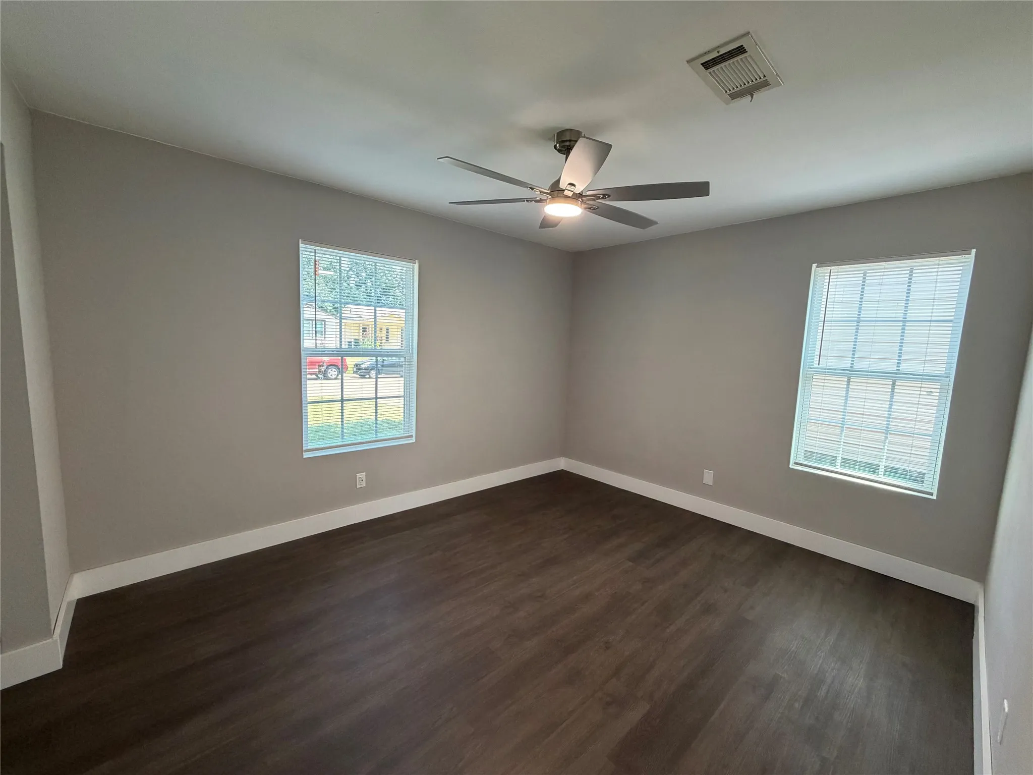 Single Family Residence For Rent in Tarrant County , 231 Elm Street, Hurst, Texas 76053, 3 Bedroom, 1 Bathroom, Garage spaces, 1,016 Sqft, built in 1957, mls#21391795, Real Estate Agent in Hurst, Homes For Rent in Tarrant county, Homes For Rent in Hurst, Realtor in Hurst Texas, Real Estate Brokerage Independent Realty Texas, Luminita Cordes Realtor