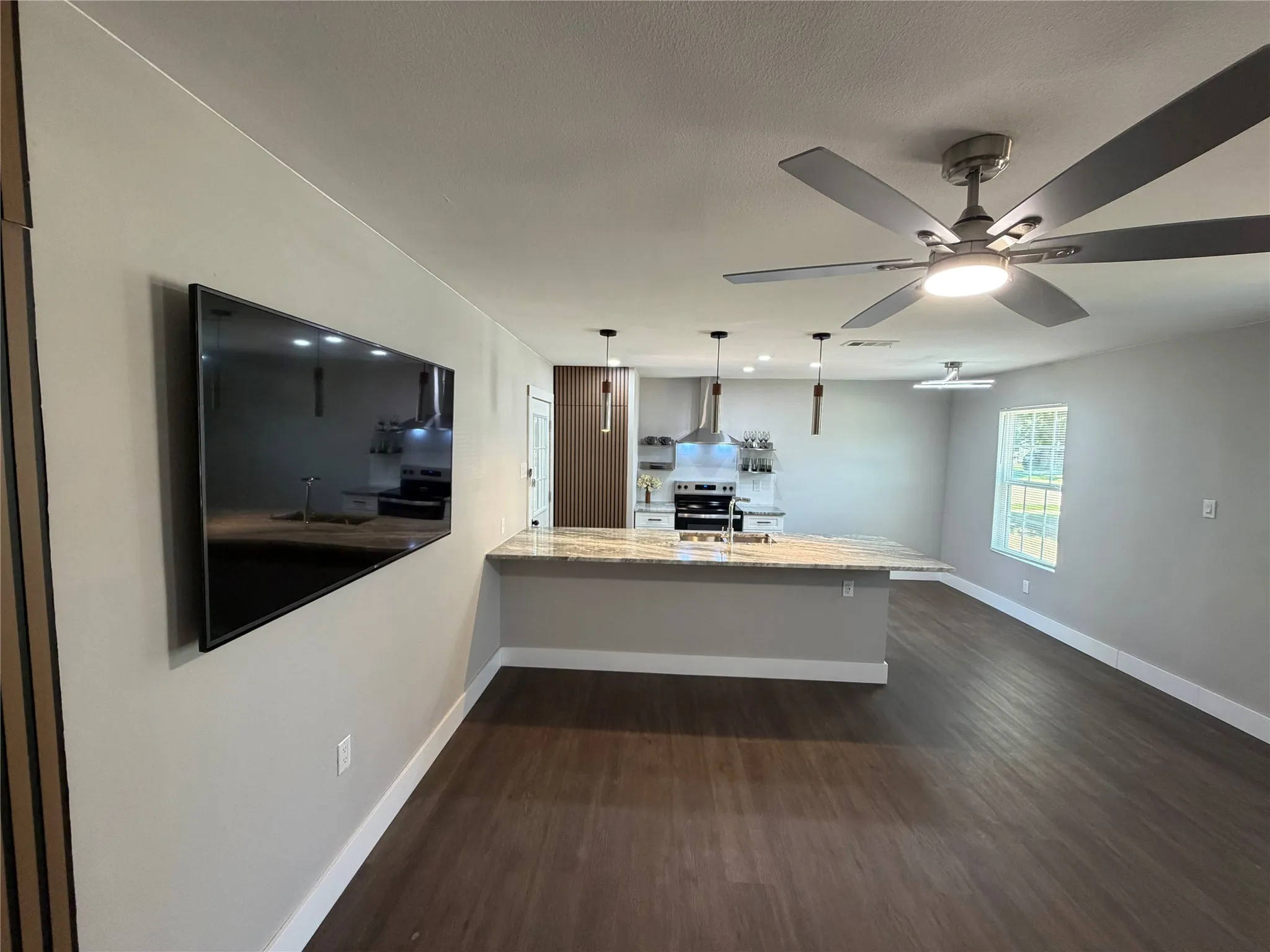 Single Family Residence For Rent in Tarrant County , 231 Elm Street, Hurst, Texas 76053, 3 Bedroom, 1 Bathroom, Garage spaces, 1,016 Sqft, built in 1957, mls#21391795, Real Estate Agent in Hurst, Homes For Rent in Tarrant county, Homes For Rent in Hurst, Realtor in Hurst Texas, Real Estate Brokerage Independent Realty Texas, Luminita Cordes Realtor