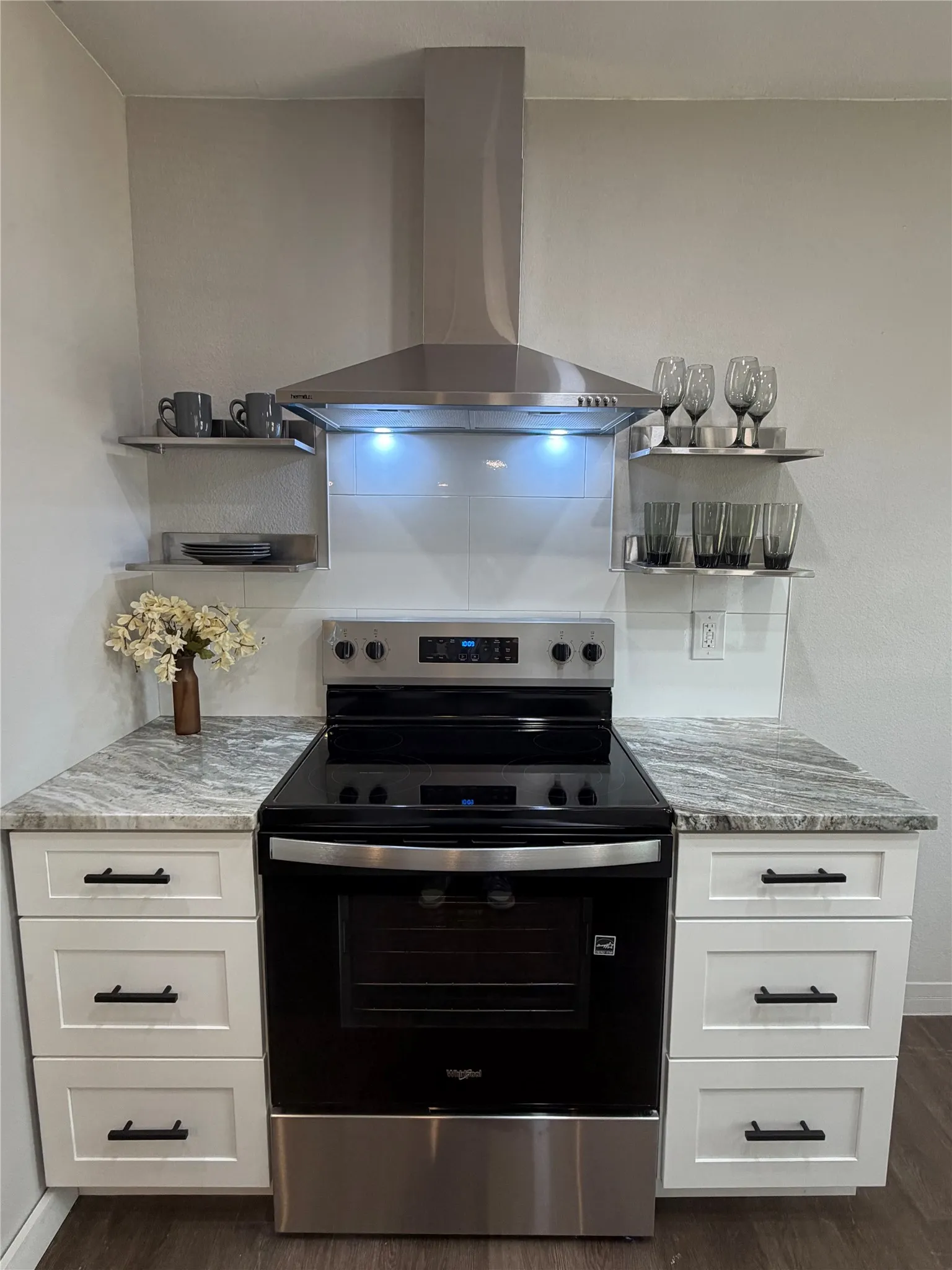 Single Family Residence For Rent in Tarrant County , 231 Elm Street, Hurst, Texas 76053, 3 Bedroom, 1 Bathroom, Garage spaces, 1,016 Sqft, built in 1957, mls#21391795, Real Estate Agent in Hurst, Homes For Rent in Tarrant county, Homes For Rent in Hurst, Realtor in Hurst Texas, Real Estate Brokerage Independent Realty Texas, Luminita Cordes Realtor
