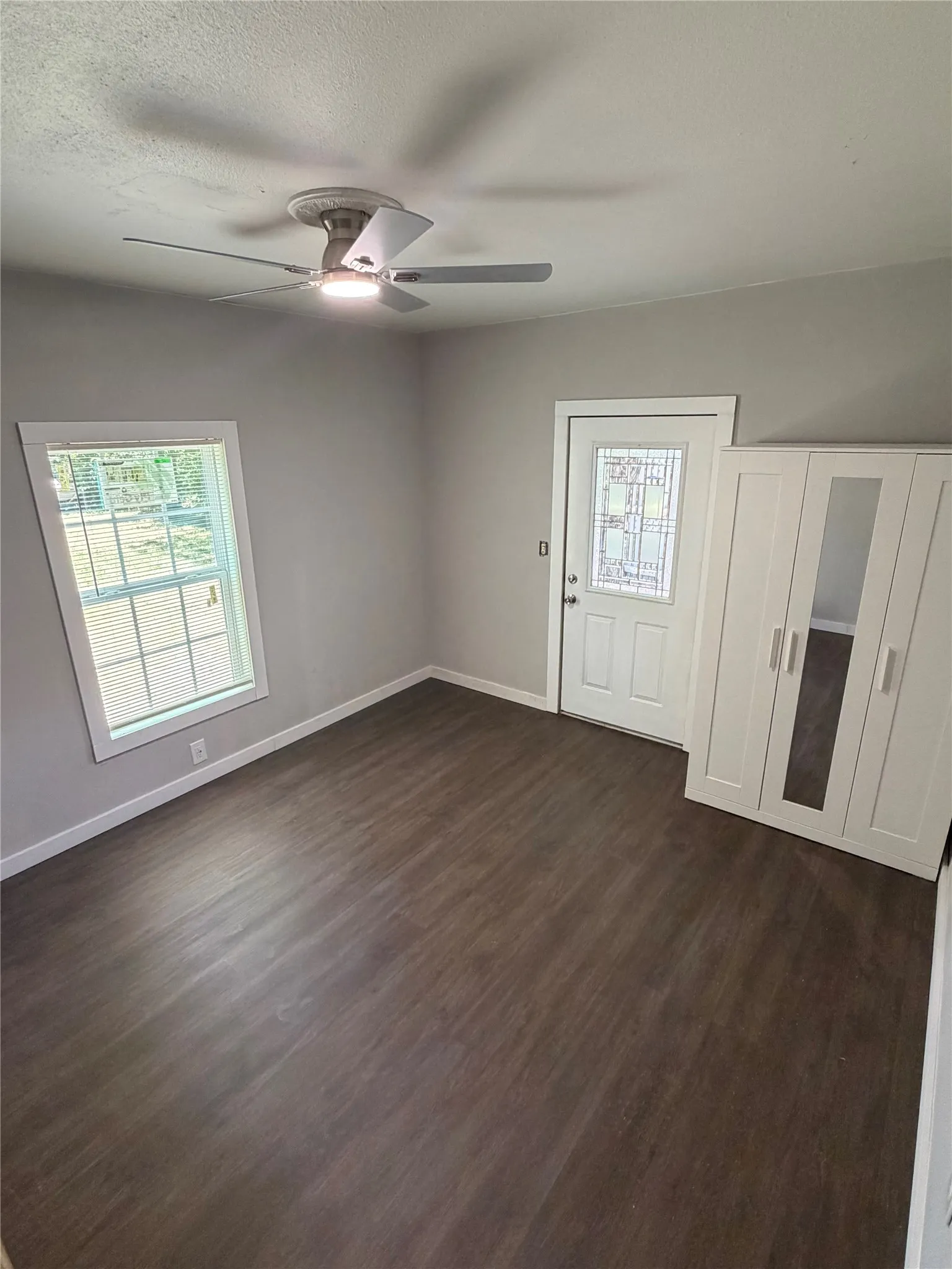 Single Family Residence For Rent in Tarrant County , 231 Elm Street, Hurst, Texas 76053, 3 Bedroom, 1 Bathroom, Garage spaces, 1,016 Sqft, built in 1957, mls#21391795, Real Estate Agent in Hurst, Homes For Rent in Tarrant county, Homes For Rent in Hurst, Realtor in Hurst Texas, Real Estate Brokerage Independent Realty Texas, Luminita Cordes Realtor