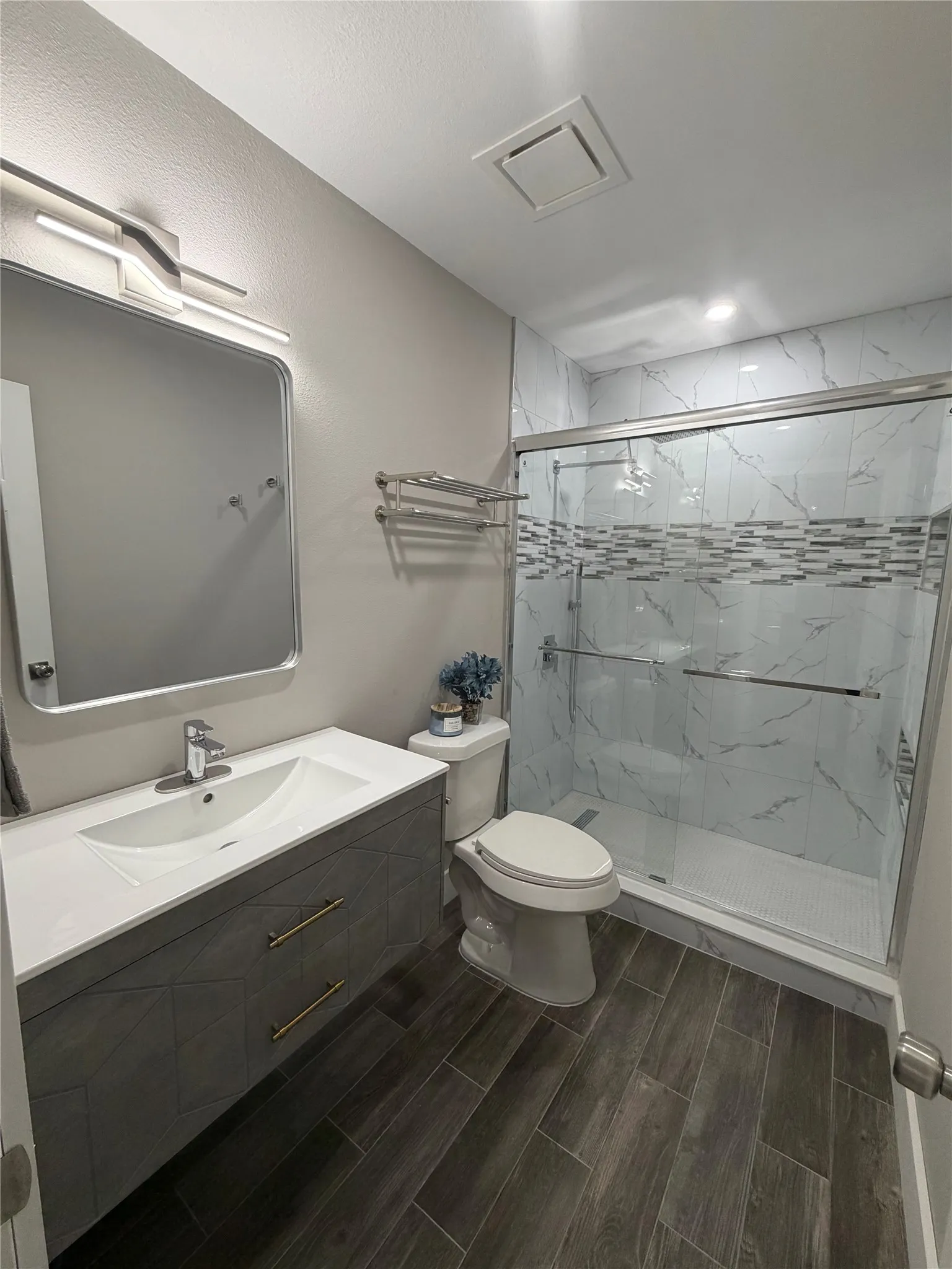 Single Family Residence For Rent in Tarrant County , 231 Elm Street, Hurst, Texas 76053, 3 Bedroom, 1 Bathroom, Garage spaces, 1,016 Sqft, built in 1957, mls#21391795, Real Estate Agent in Hurst, Homes For Rent in Tarrant county, Homes For Rent in Hurst, Realtor in Hurst Texas, Real Estate Brokerage Independent Realty Texas, Luminita Cordes Realtor