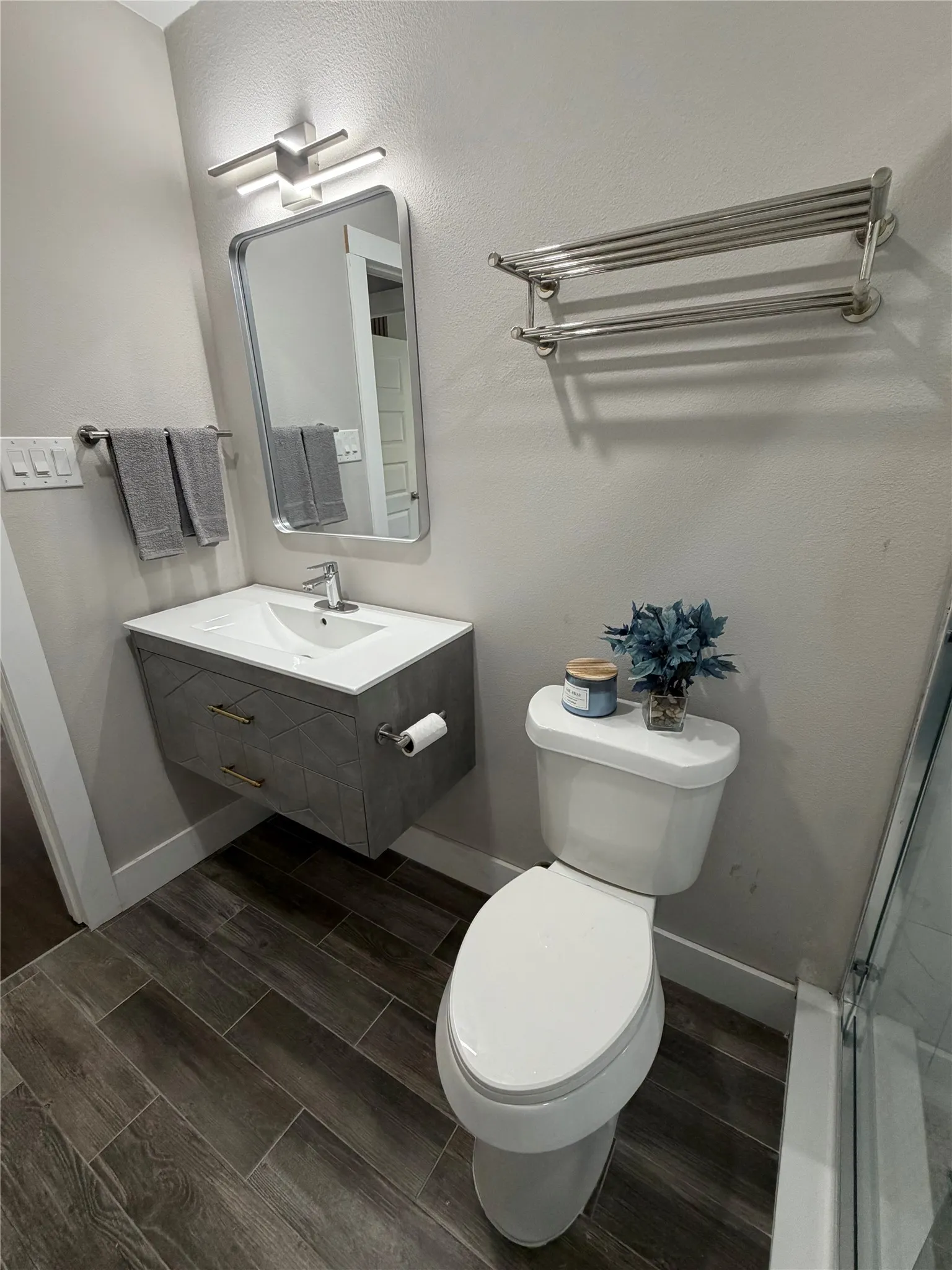 Single Family Residence For Rent in Tarrant County , 231 Elm Street, Hurst, Texas 76053, 3 Bedroom, 1 Bathroom, Garage spaces, 1,016 Sqft, built in 1957, mls#21391795, Real Estate Agent in Hurst, Homes For Rent in Tarrant county, Homes For Rent in Hurst, Realtor in Hurst Texas, Real Estate Brokerage Independent Realty Texas, Luminita Cordes Realtor