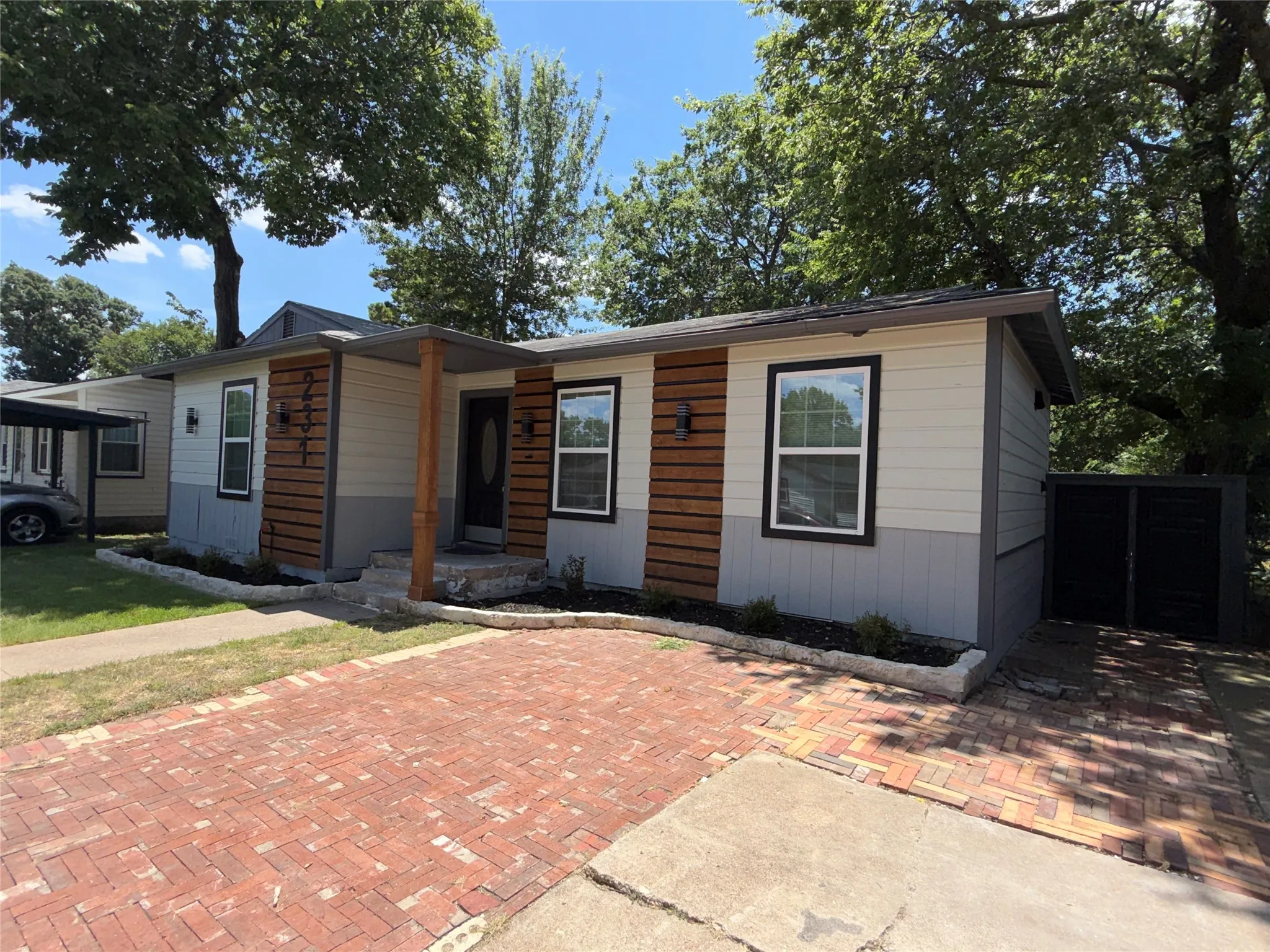 Single Family Residence For Rent in Tarrant County , 231 Elm Street, Hurst, Texas 76053, 3 Bedroom, 1 Bathroom, Garage spaces, 1,016 Sqft, built in 1957, mls#21391795, Real Estate Agent in Hurst, Homes For Rent in Tarrant county, Homes For Rent in Hurst, Realtor in Hurst Texas, Real Estate Brokerage Independent Realty Texas, Luminita Cordes Realtor